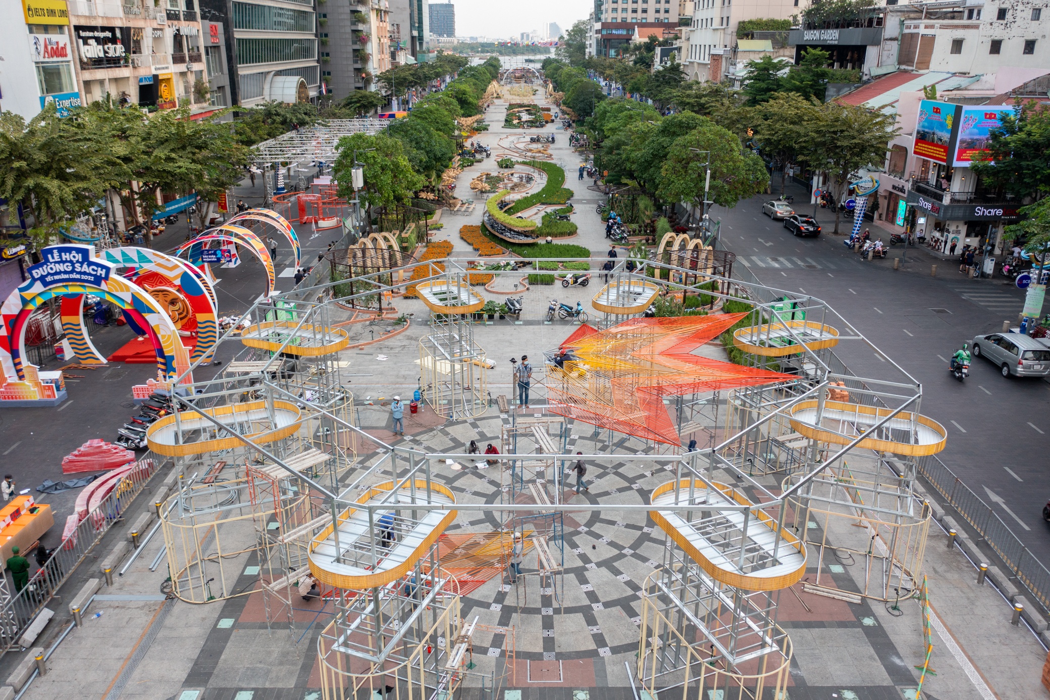 Duong hoa Nguyen Hue 2022 anh 2