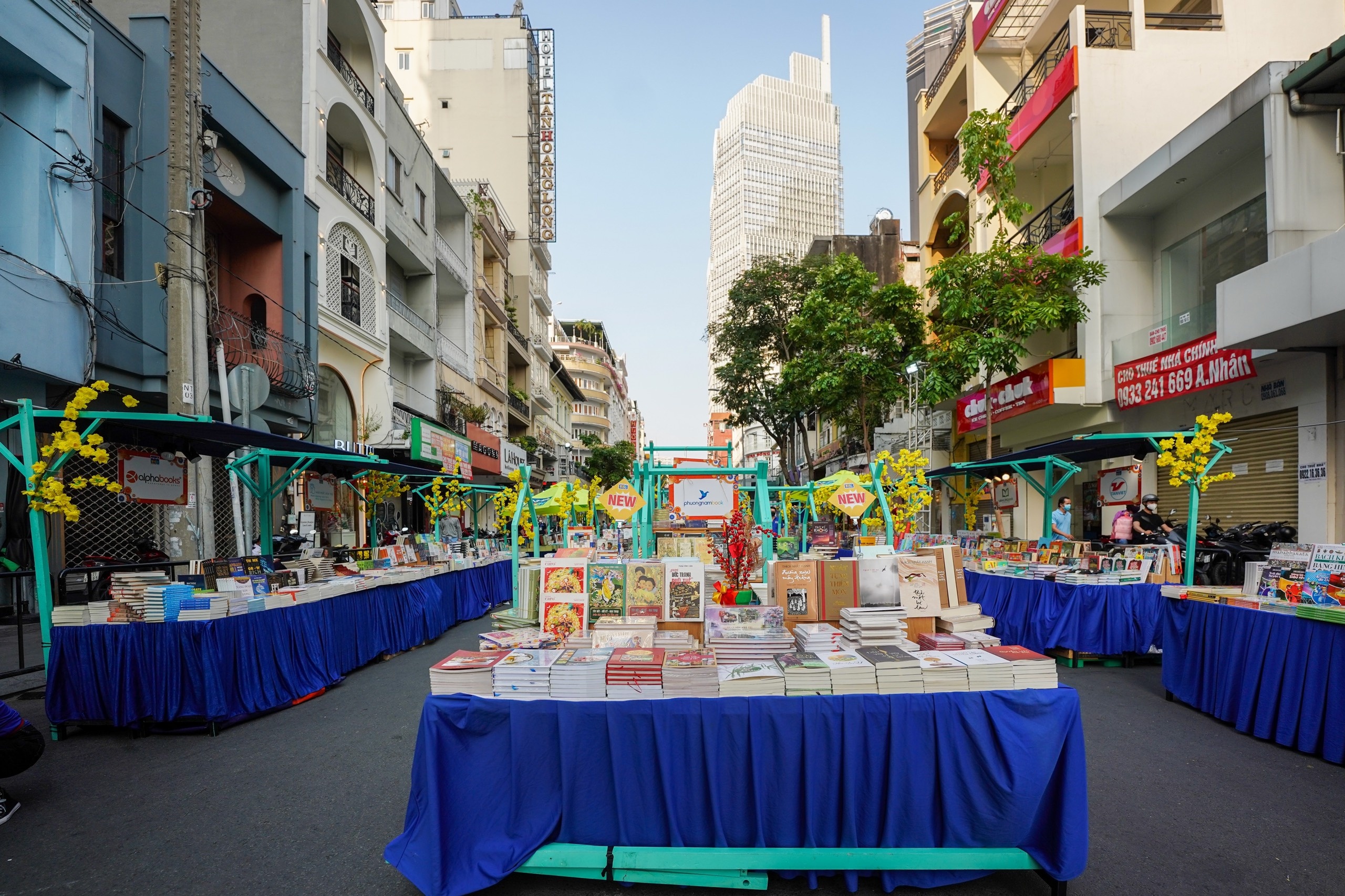 Khai mac duong sach Tet anh 6