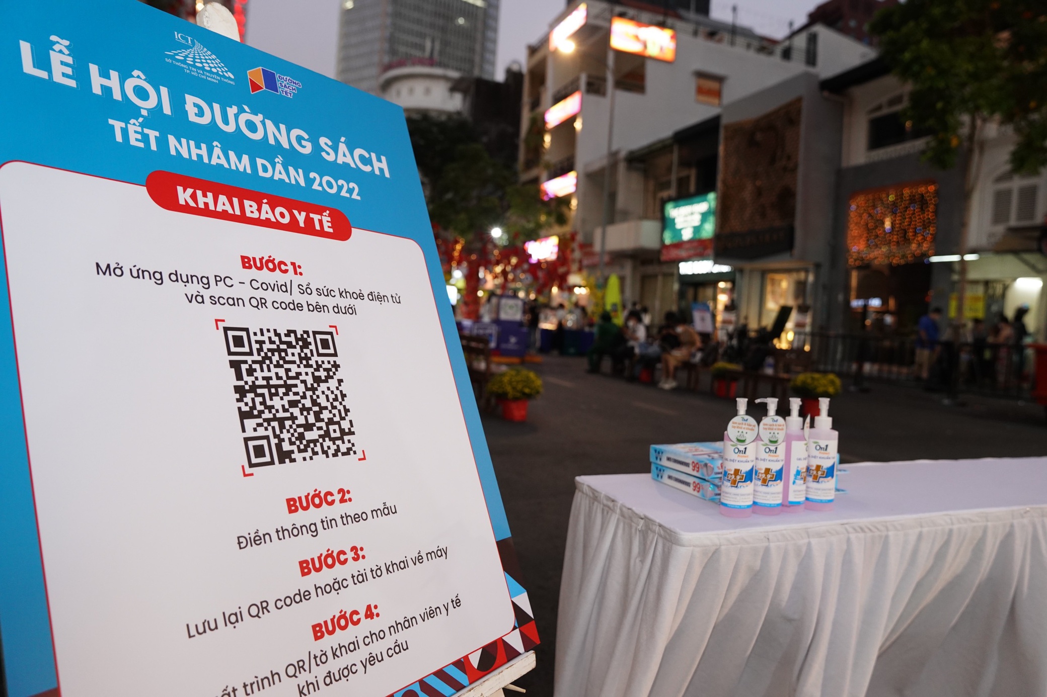 Khai mac duong sach Tet anh 4