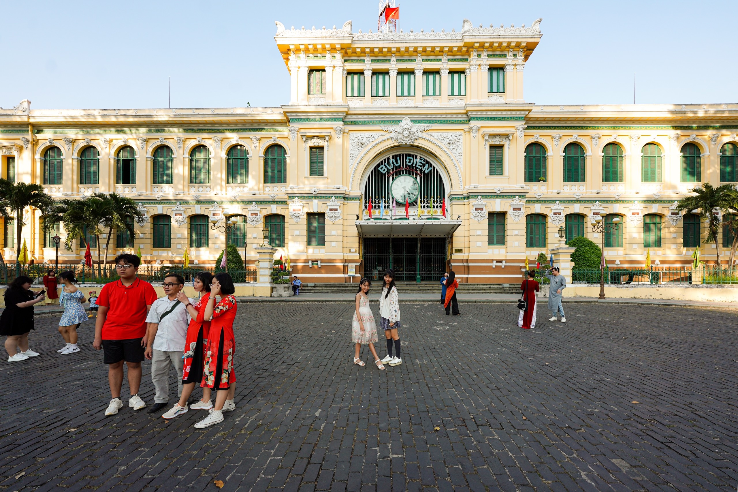 Trung tam TP.HCM cuoi nam Tan Suu anh 1