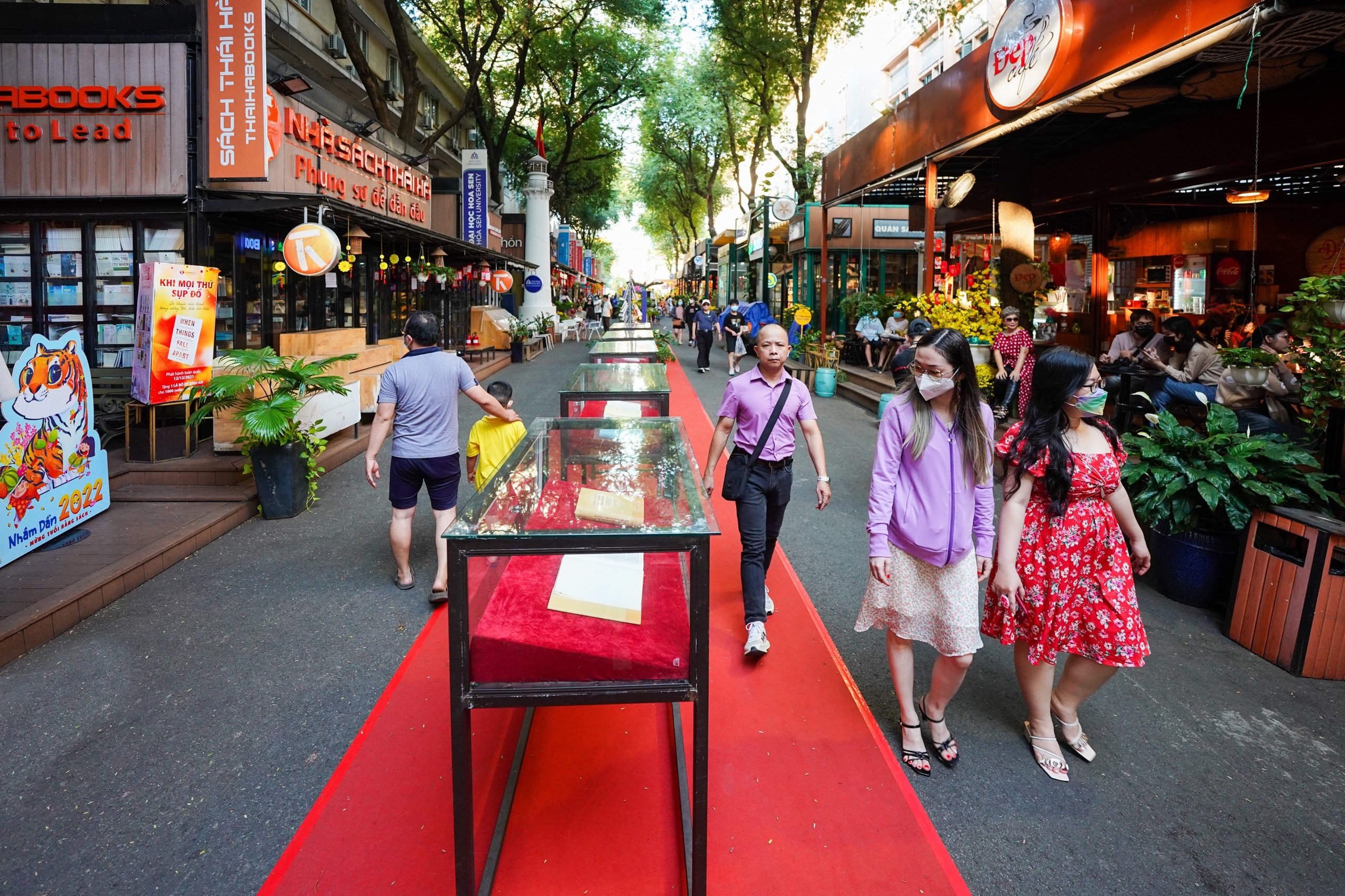 Trung tam TP.HCM cuoi nam Tan Suu anh 7