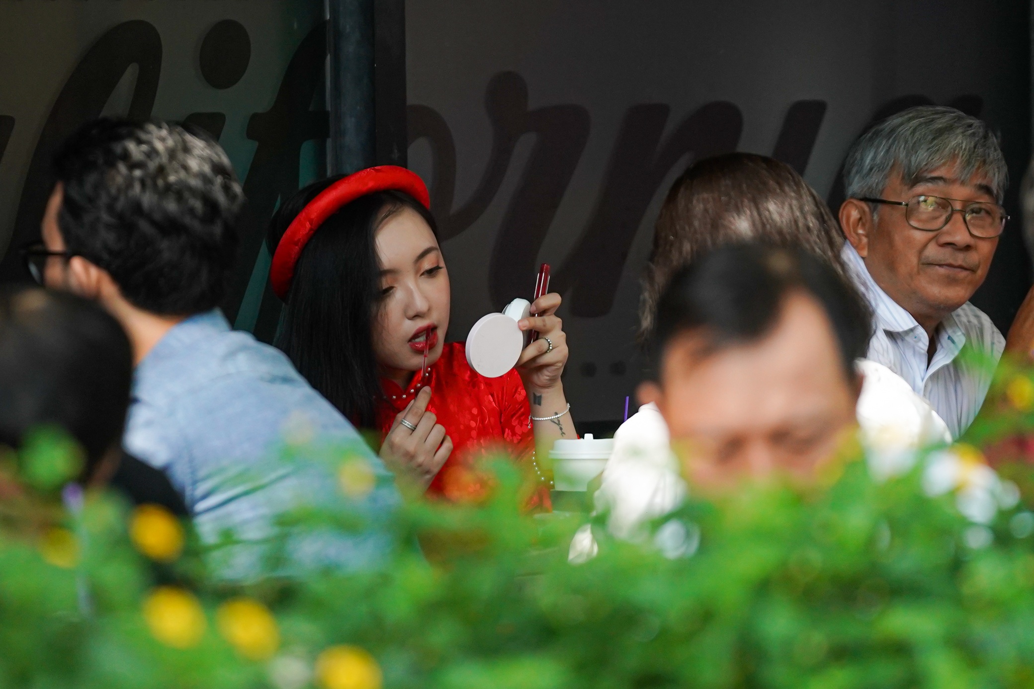 Dien ao dai du xuan mung 1 Tet anh 9