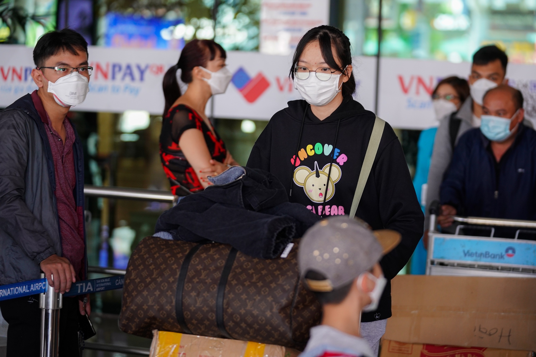 San bay dong khach ve TP.HCM anh 6