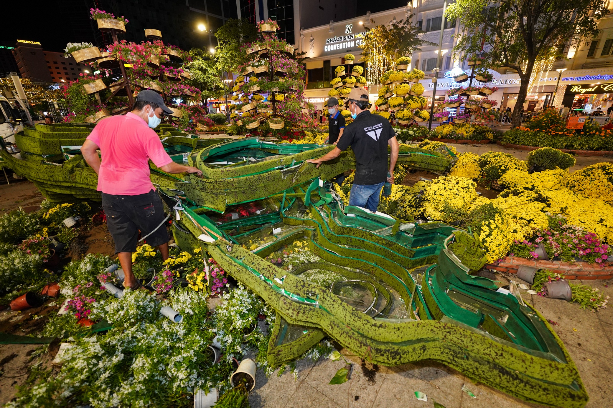 Don dep duong hoa Nguyen Hue anh 4