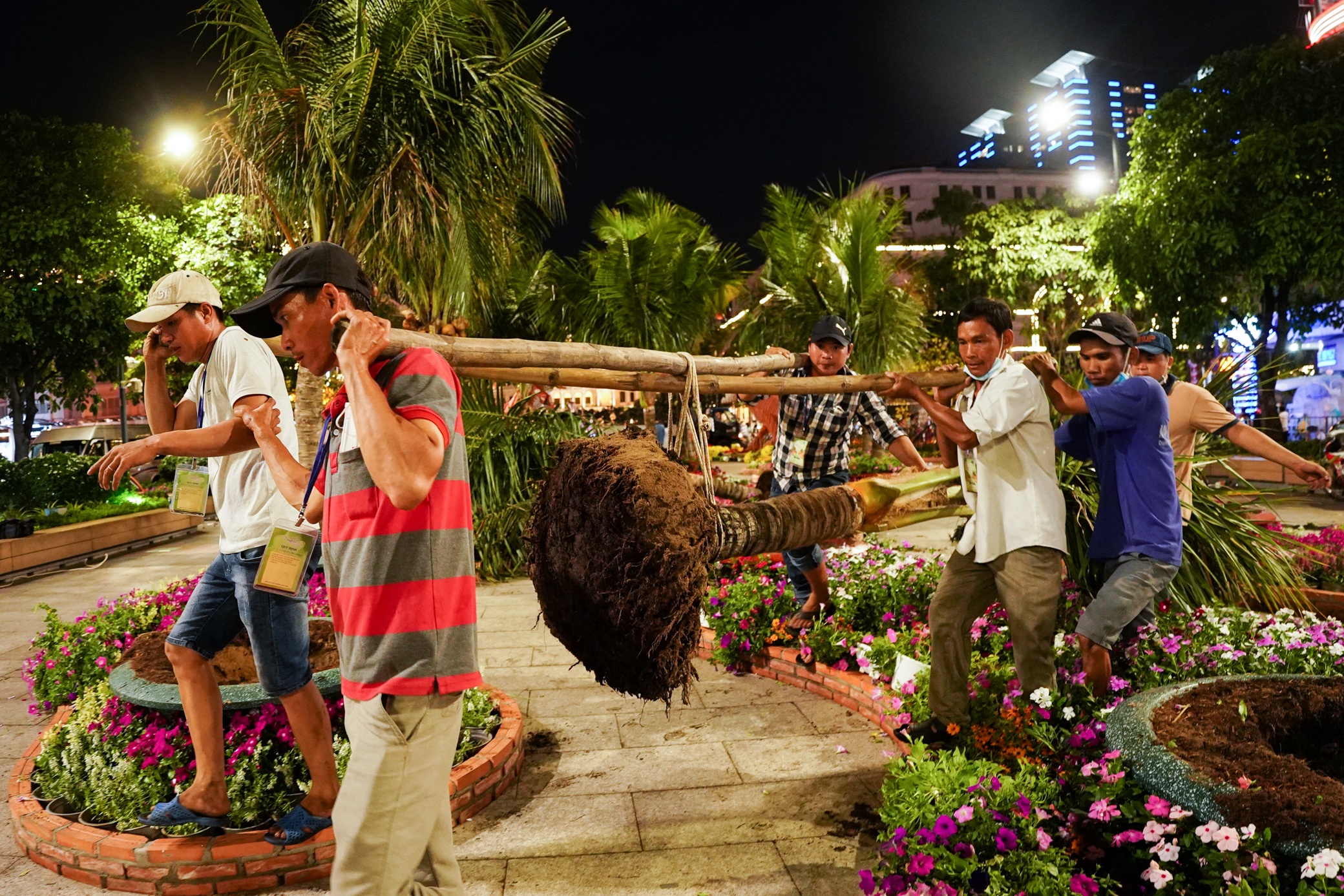 Don dep duong hoa Nguyen Hue anh 8