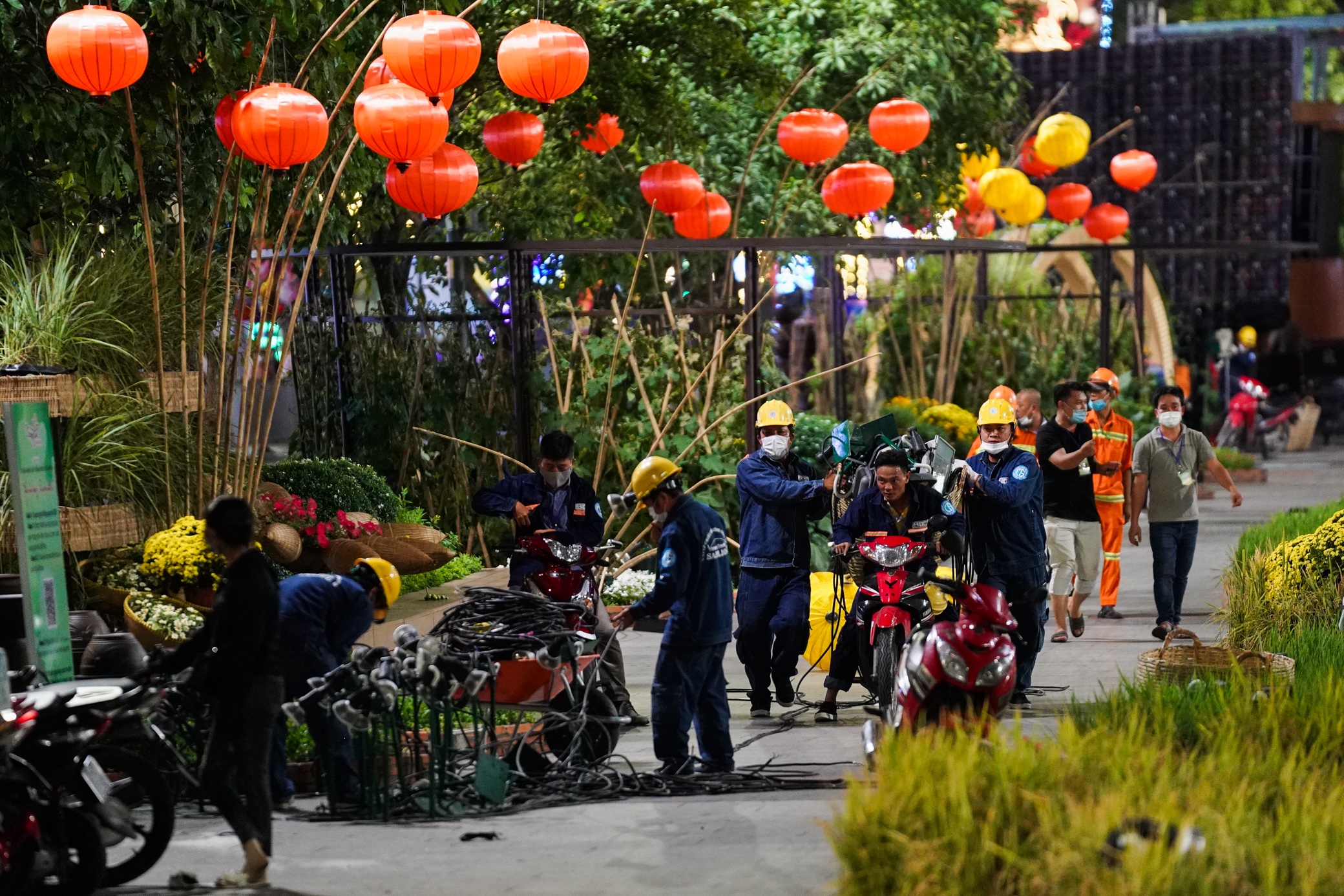 Don dep duong hoa Nguyen Hue anh 2