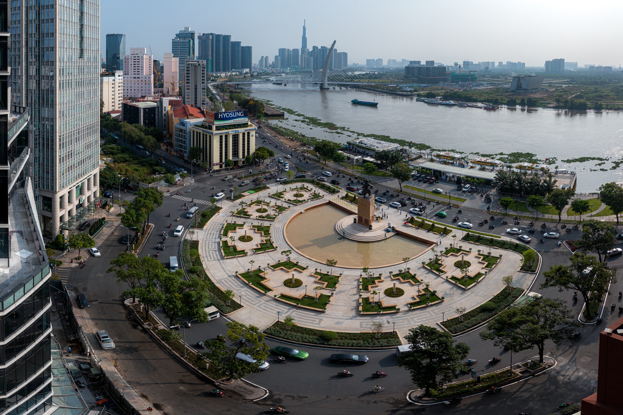 Khanh thanh cong vien Me Linh anh 5