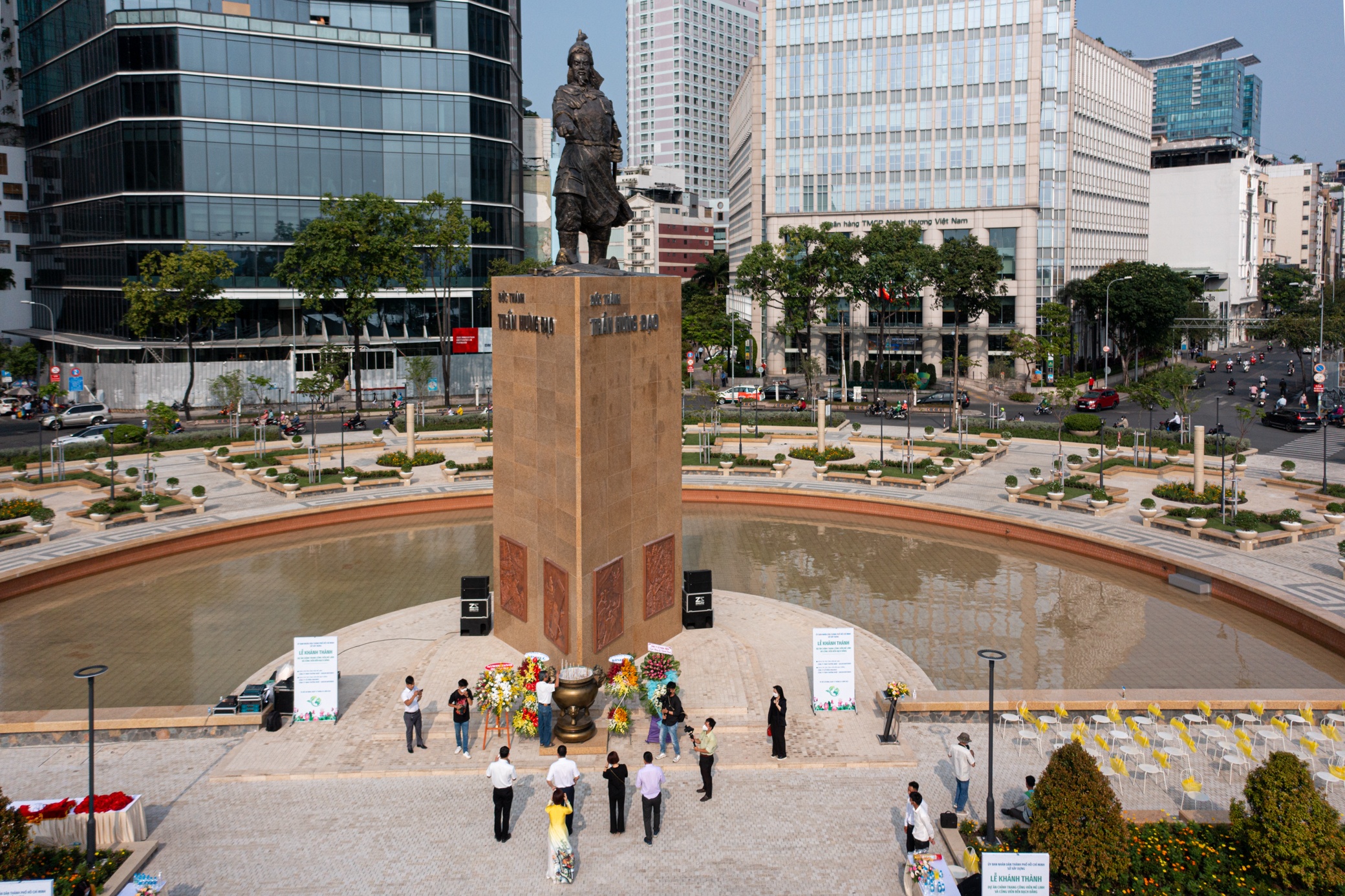 Khanh thanh cong vien Me Linh anh 6