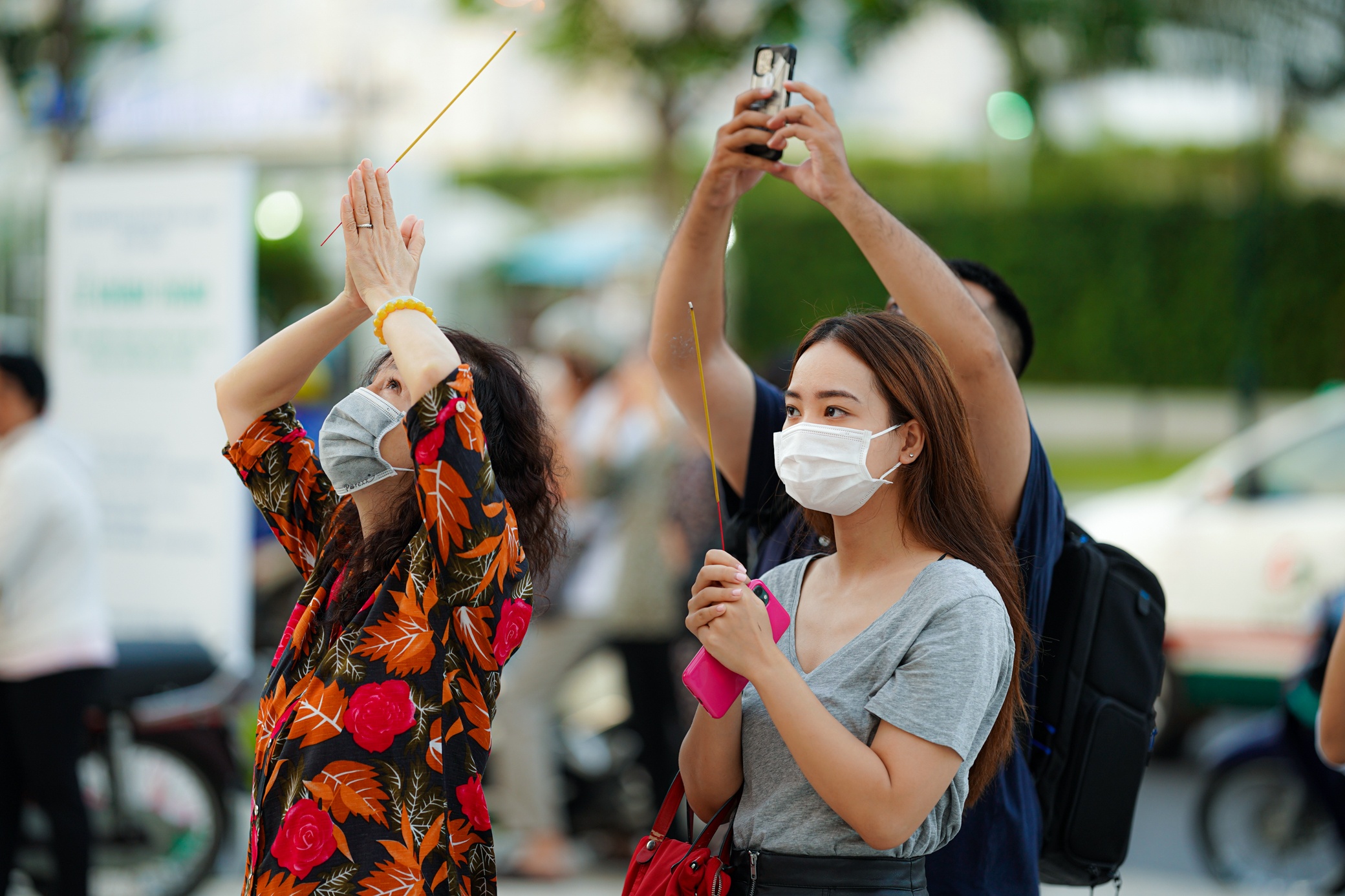 Nhieu nguoi toi dang huong khi cong vien Me Linh mo cua tro lai hinh anh