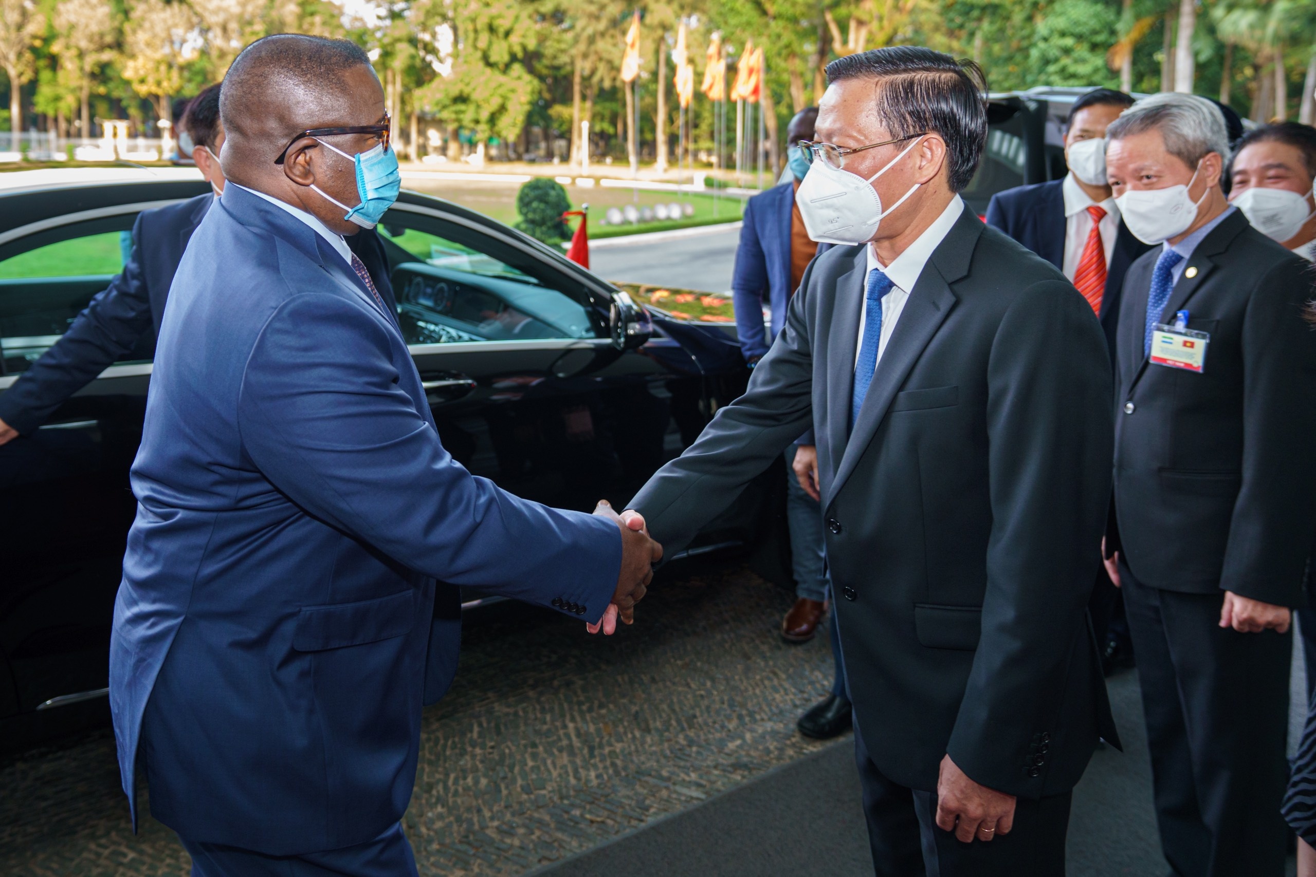 Sierra Leone muon hop tac ve cong nghe cao voi TP.HCM hinh anh