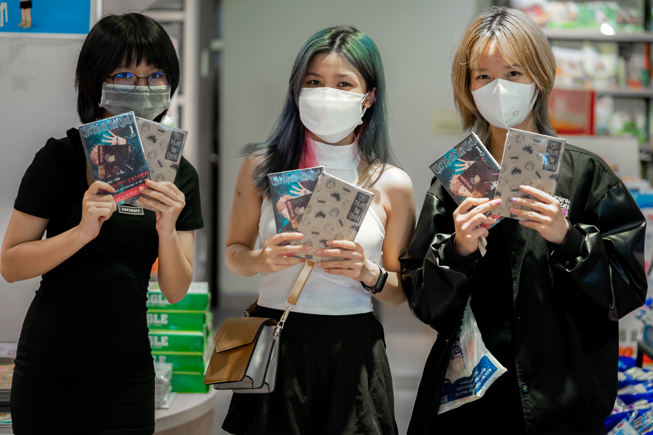 Xep hang hon 10 gio de mua sach ‘Chu thuat hoi chien’ hinh anh