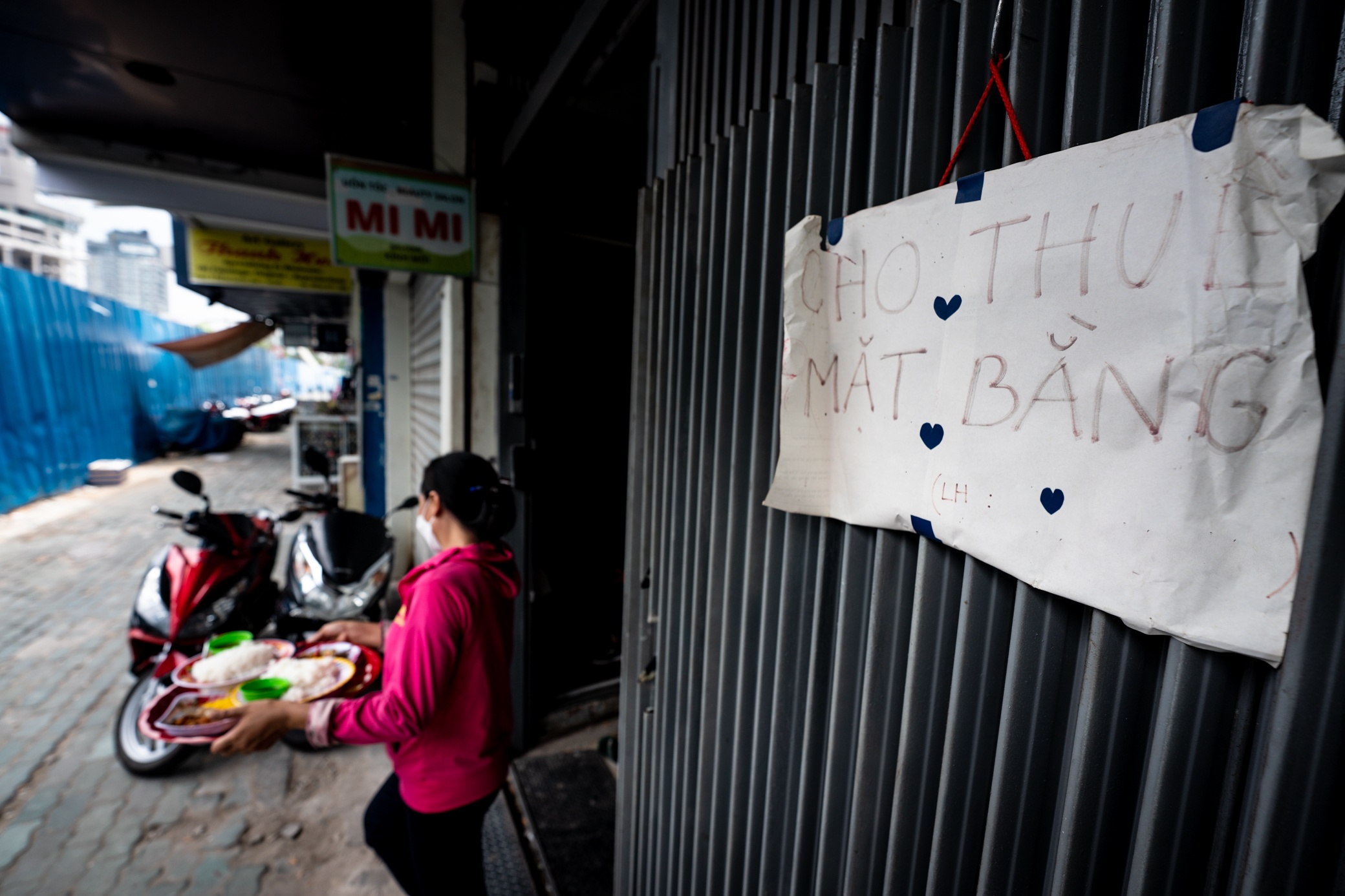 Nhung cua hang bi lo cot tren duong Le Loi an ngu nhieu nam hinh anh
