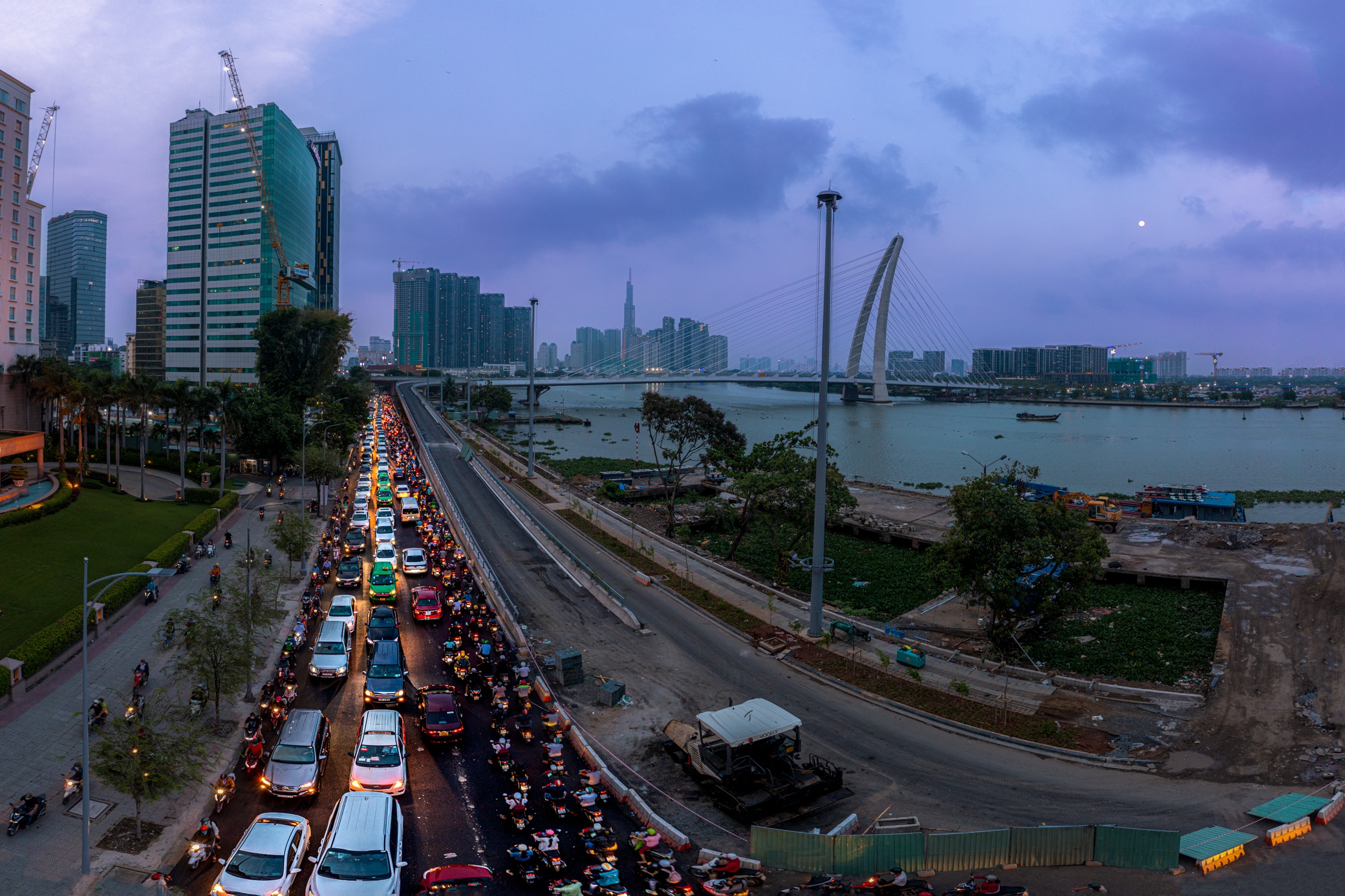 Cau Thu Thiem 2 truoc ngay khanh thanh anh 7