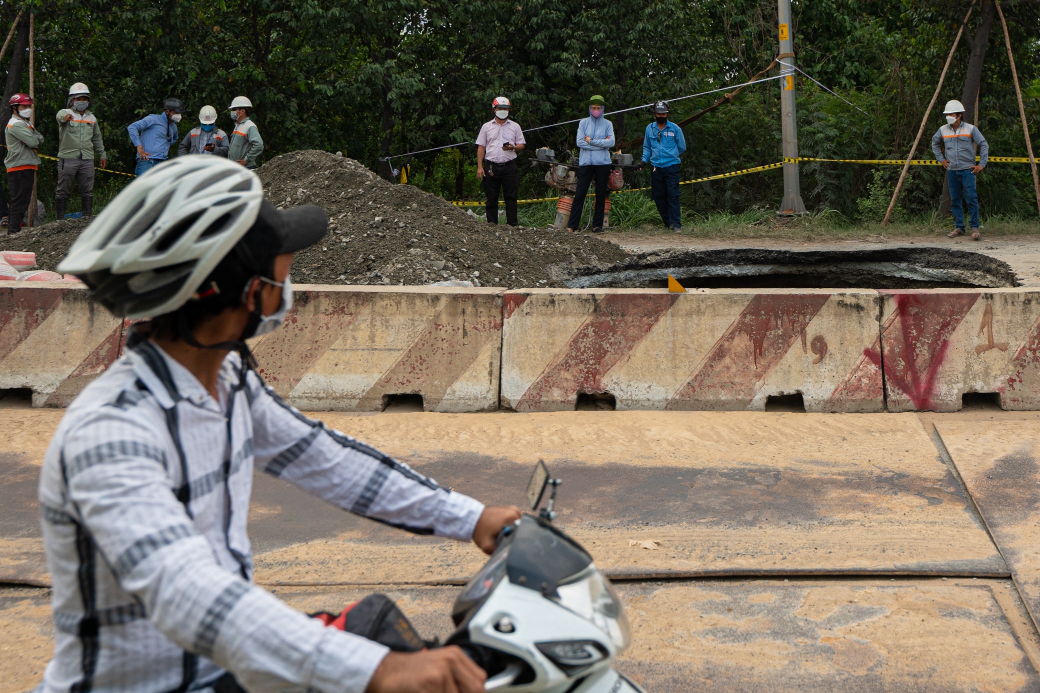 San lap mat duong bi sut lun anh 7