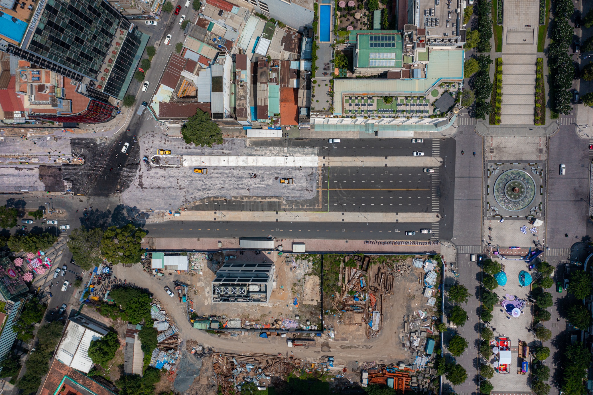 Metro Le  Loi mo rao anh 2