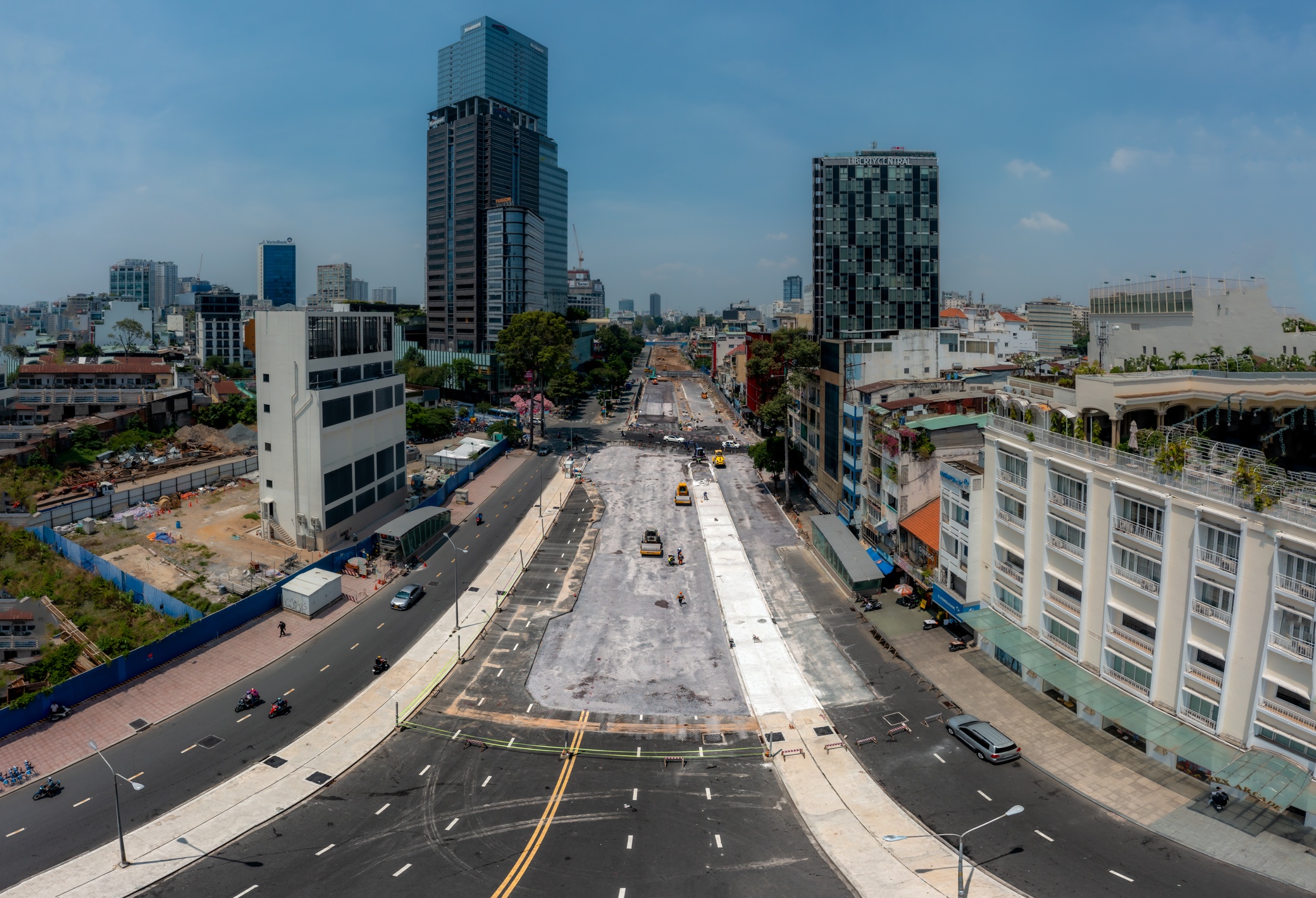 Metro Le  Loi mo rao anh 1