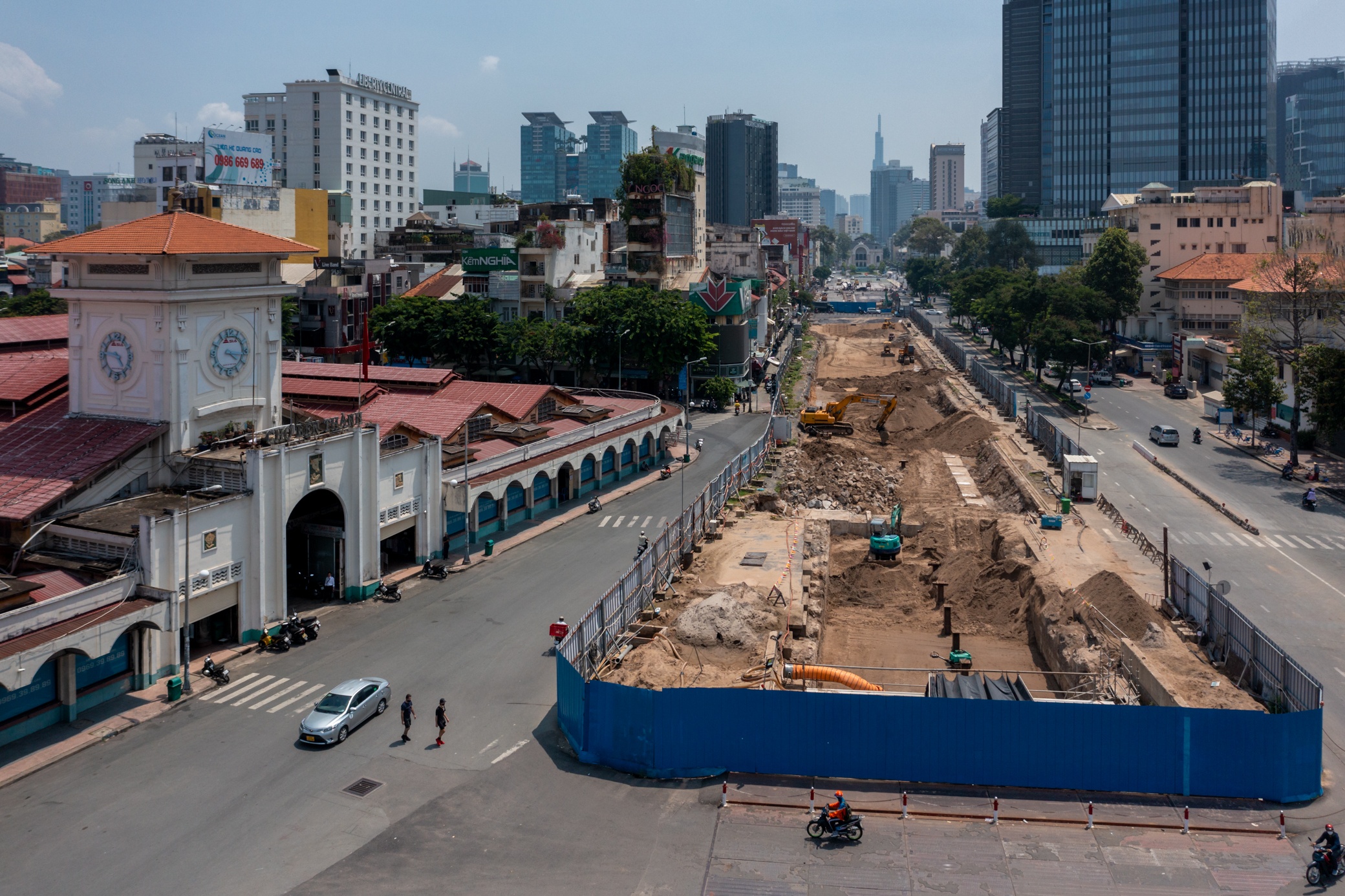 Metro Le  Loi mo rao anh 9