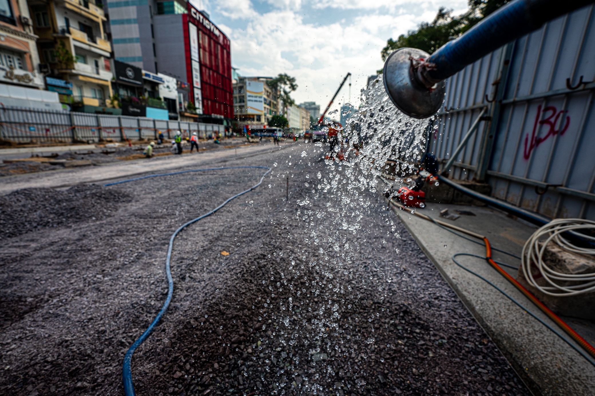 Metro Le  Loi mo rao anh 8