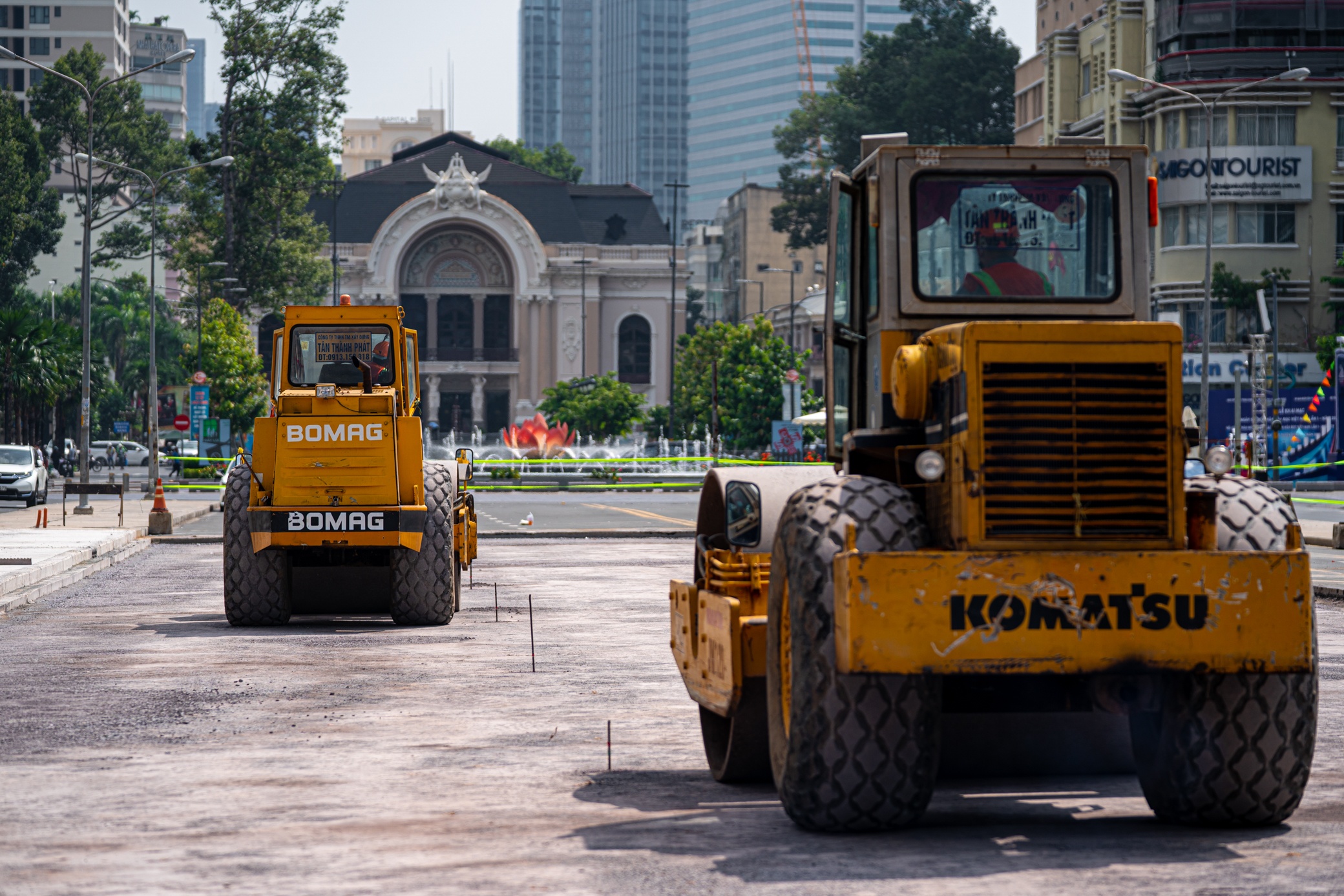 Metro Le  Loi mo rao anh 6
