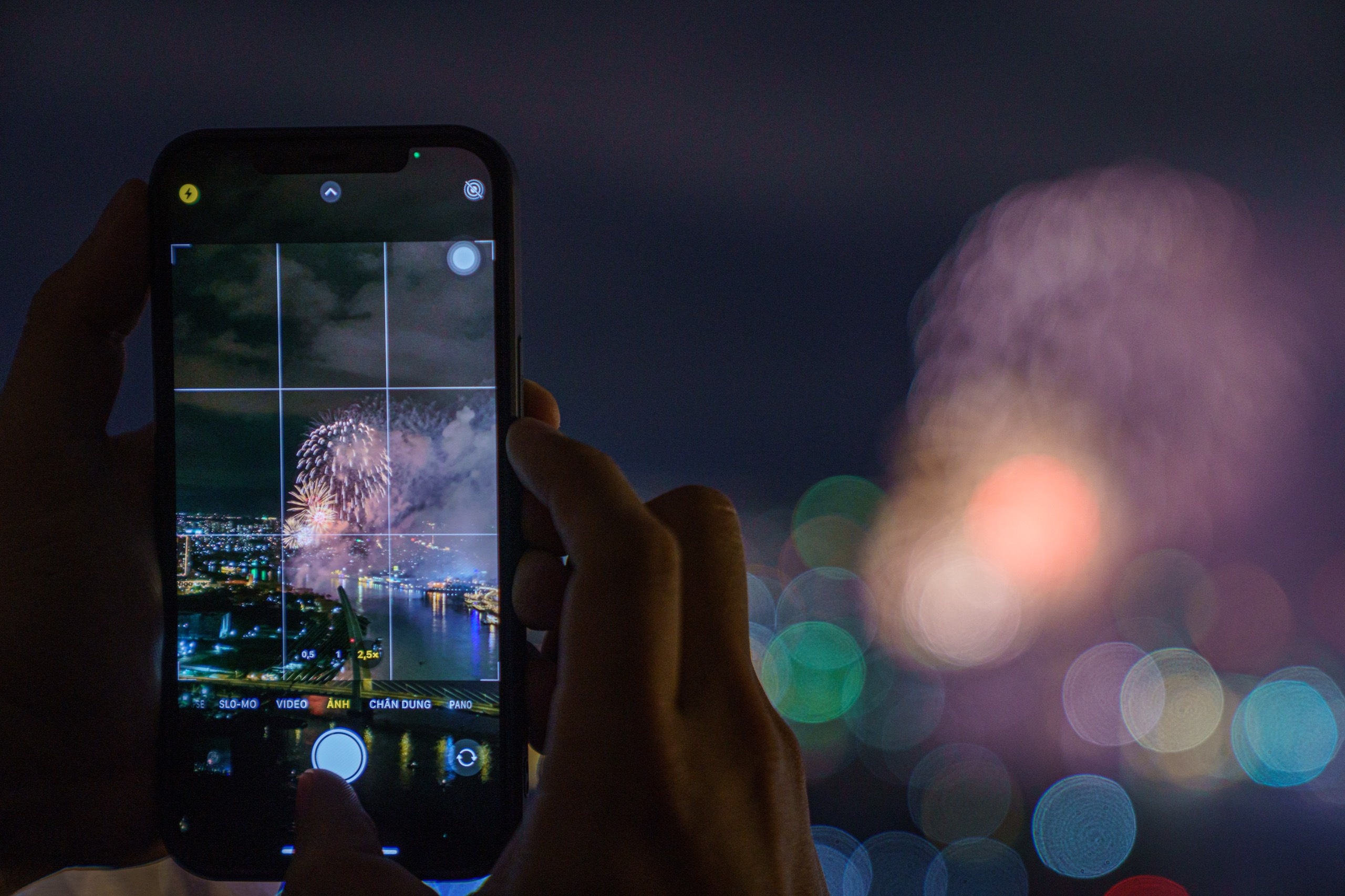 TP.HCM ban phao hoa 30/4 anh 17