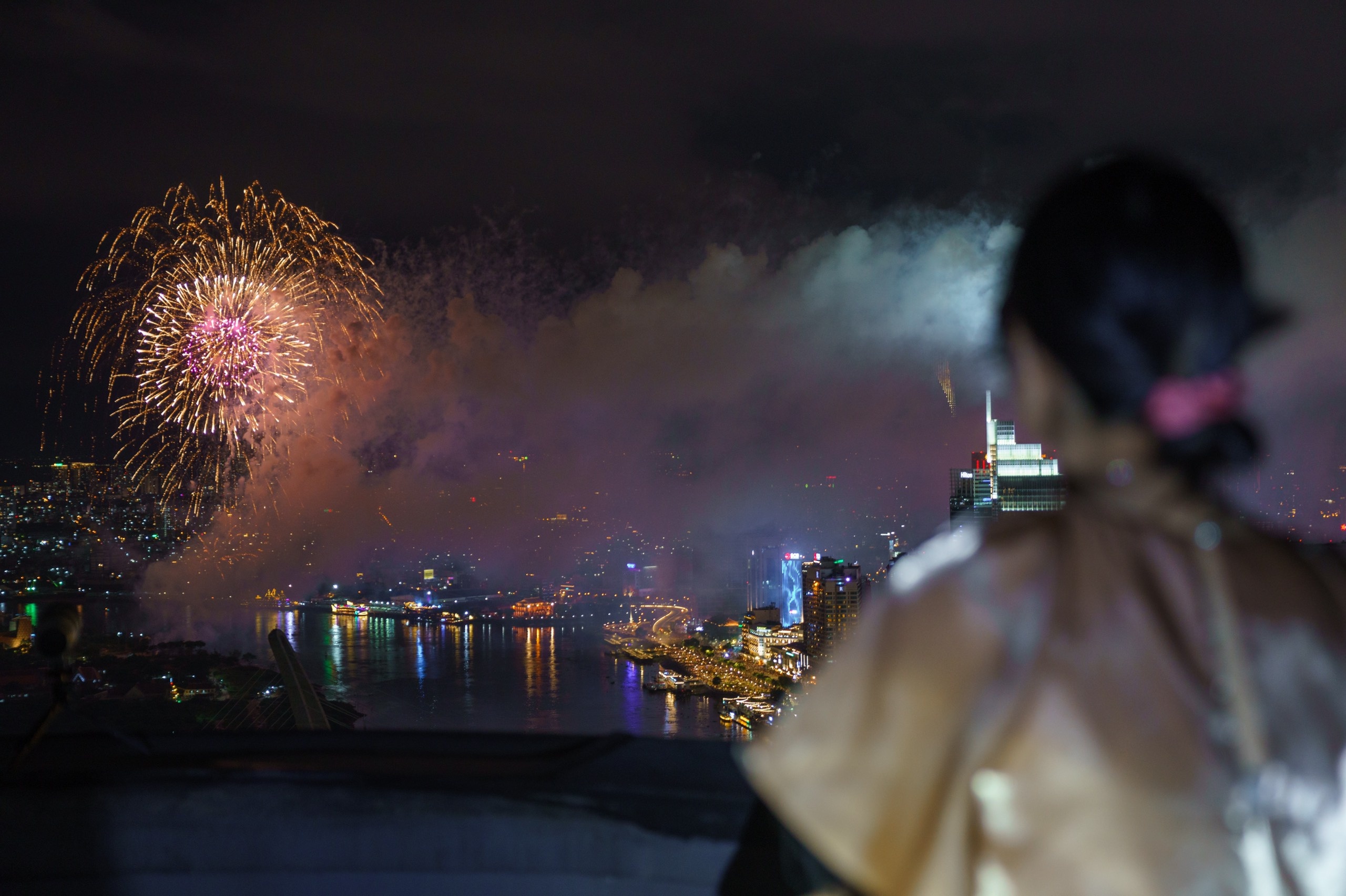 TP.HCM ban phao hoa 30/4 anh 11