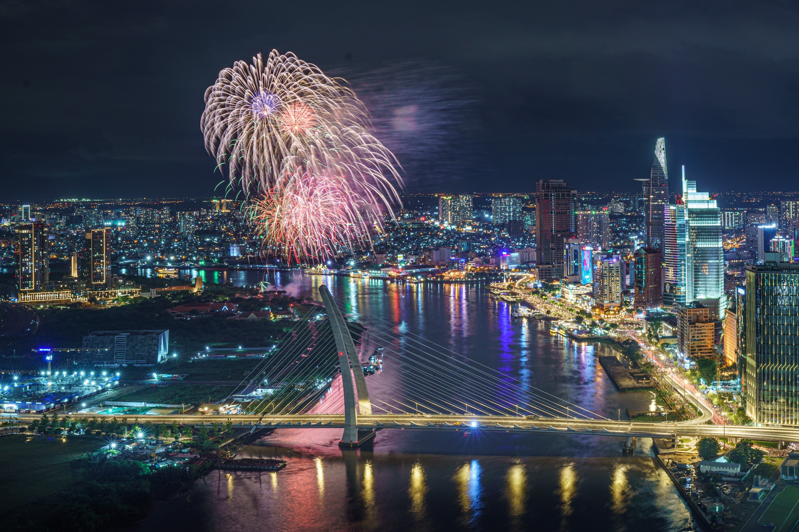 Cau Thu Thiem 2 chua lap chieu sang my thuat anh 1