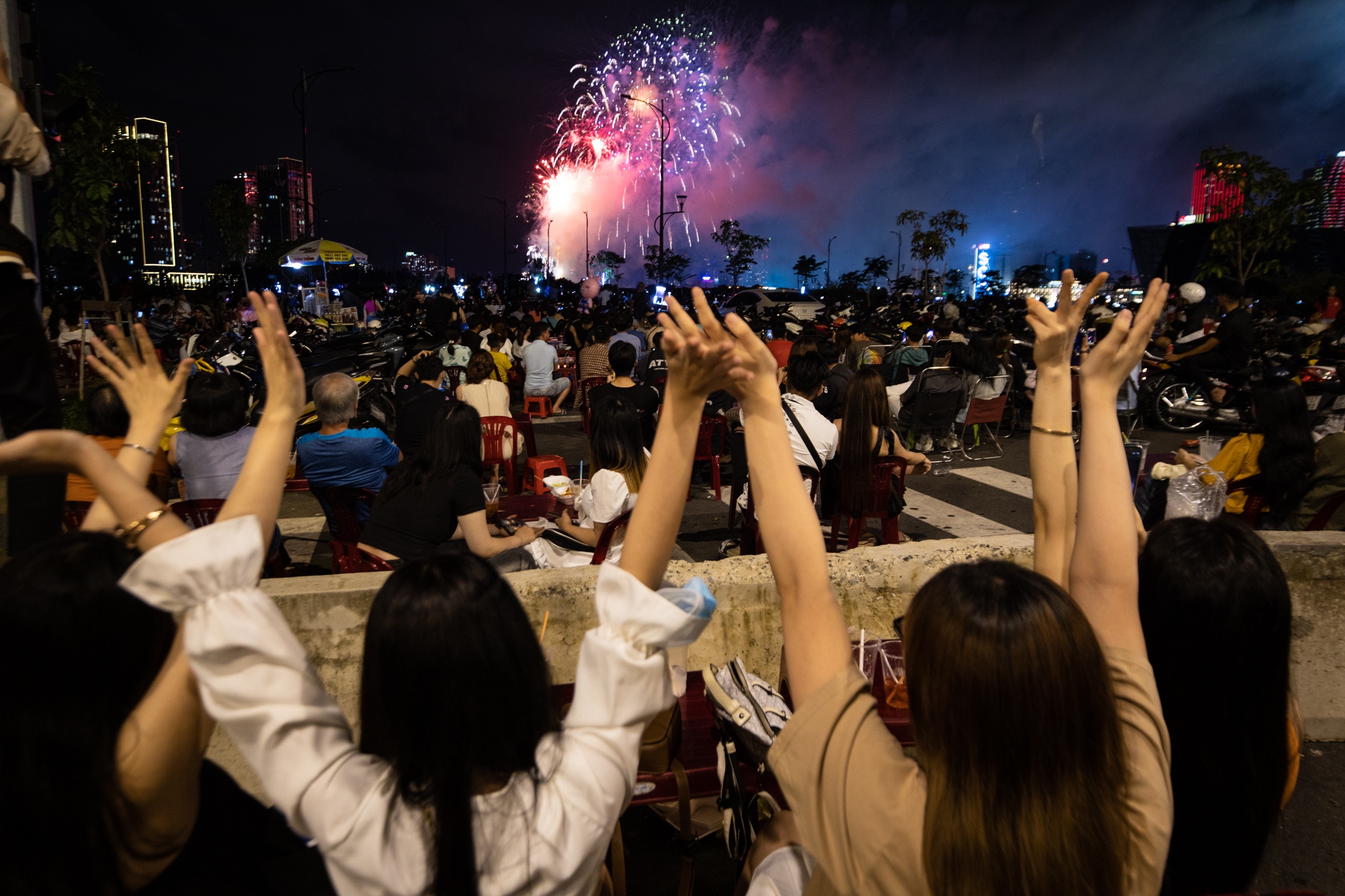 TP.HCM ban phao hoa 30/4 anh 15