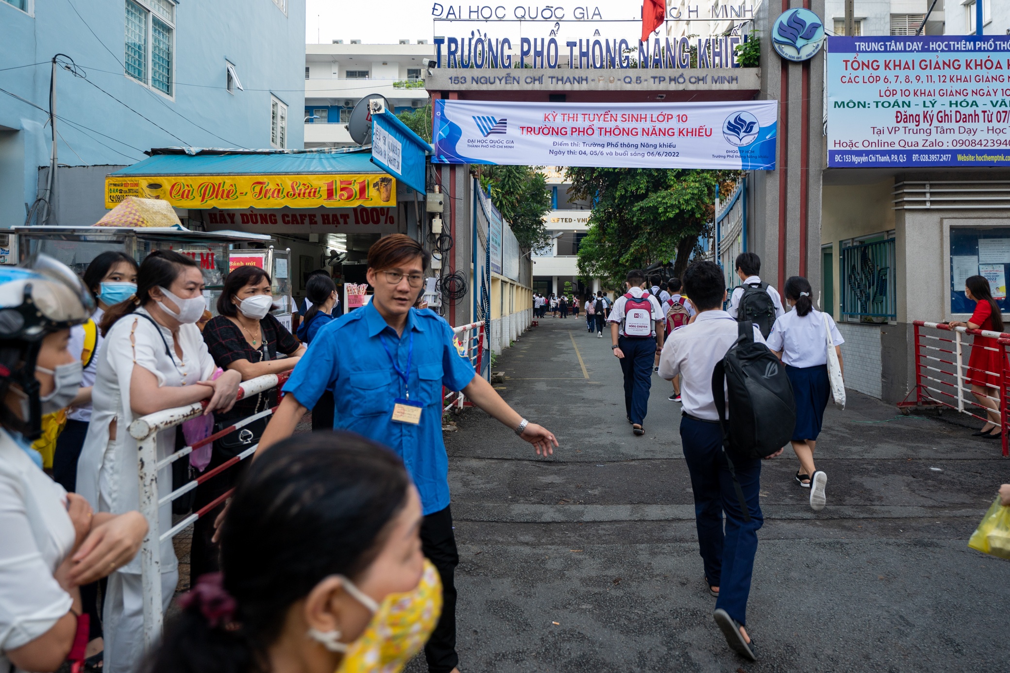 thi sinh dau tien thi vao lop 10 tai TP.HCM anh 1