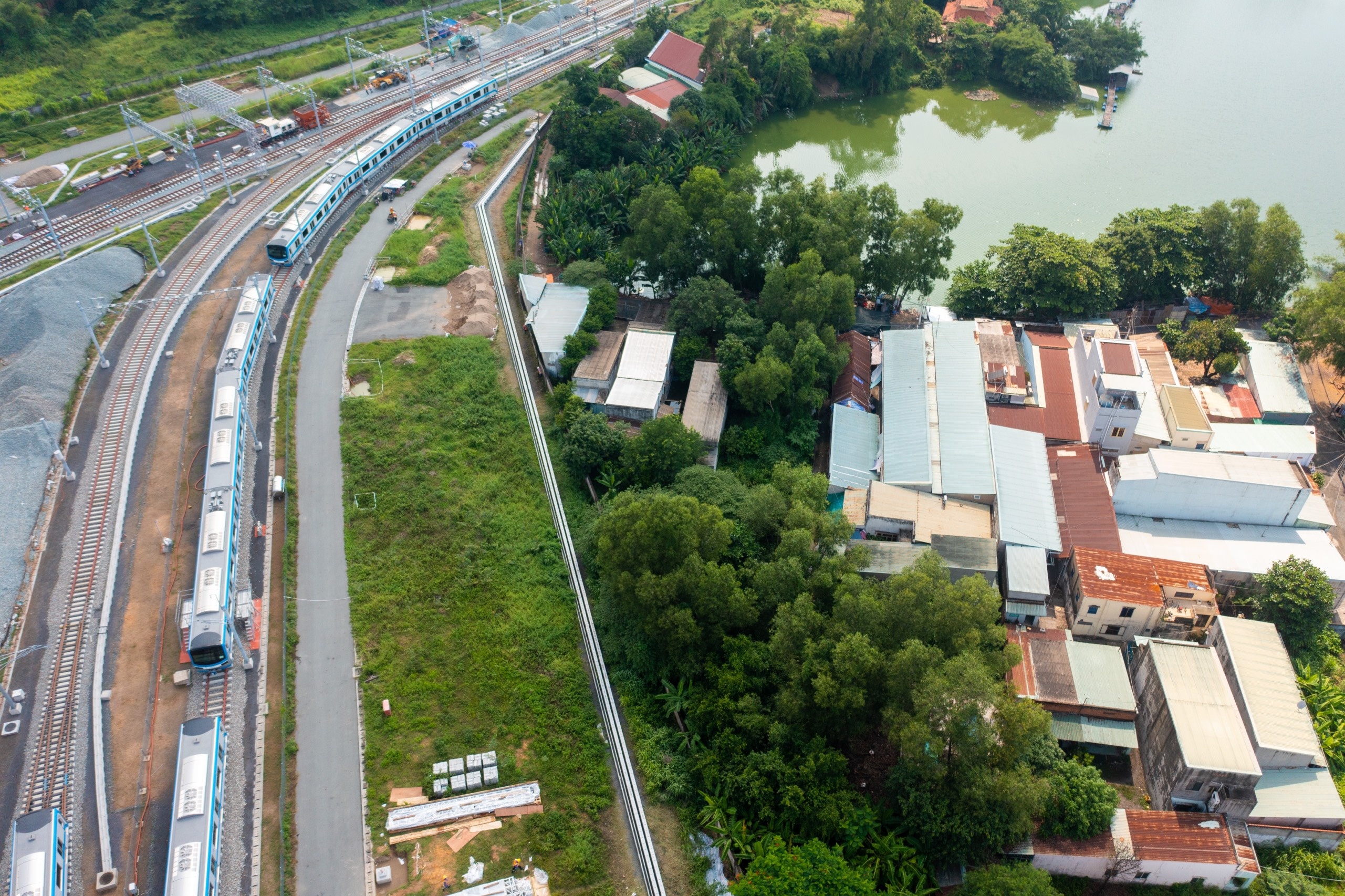 Tau Metro bi ve bay anh 8