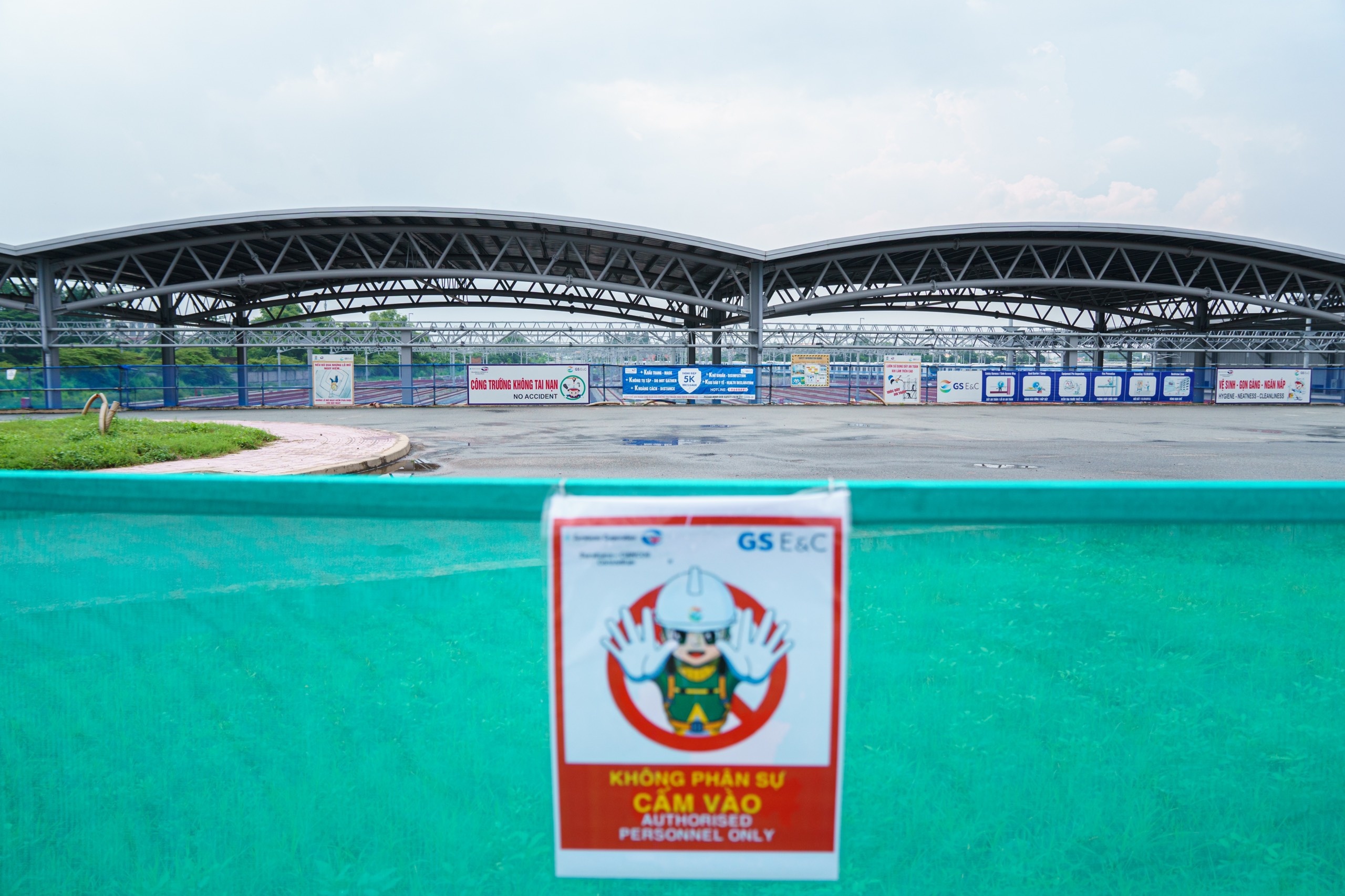 Tau Metro bi ve bay anh 5