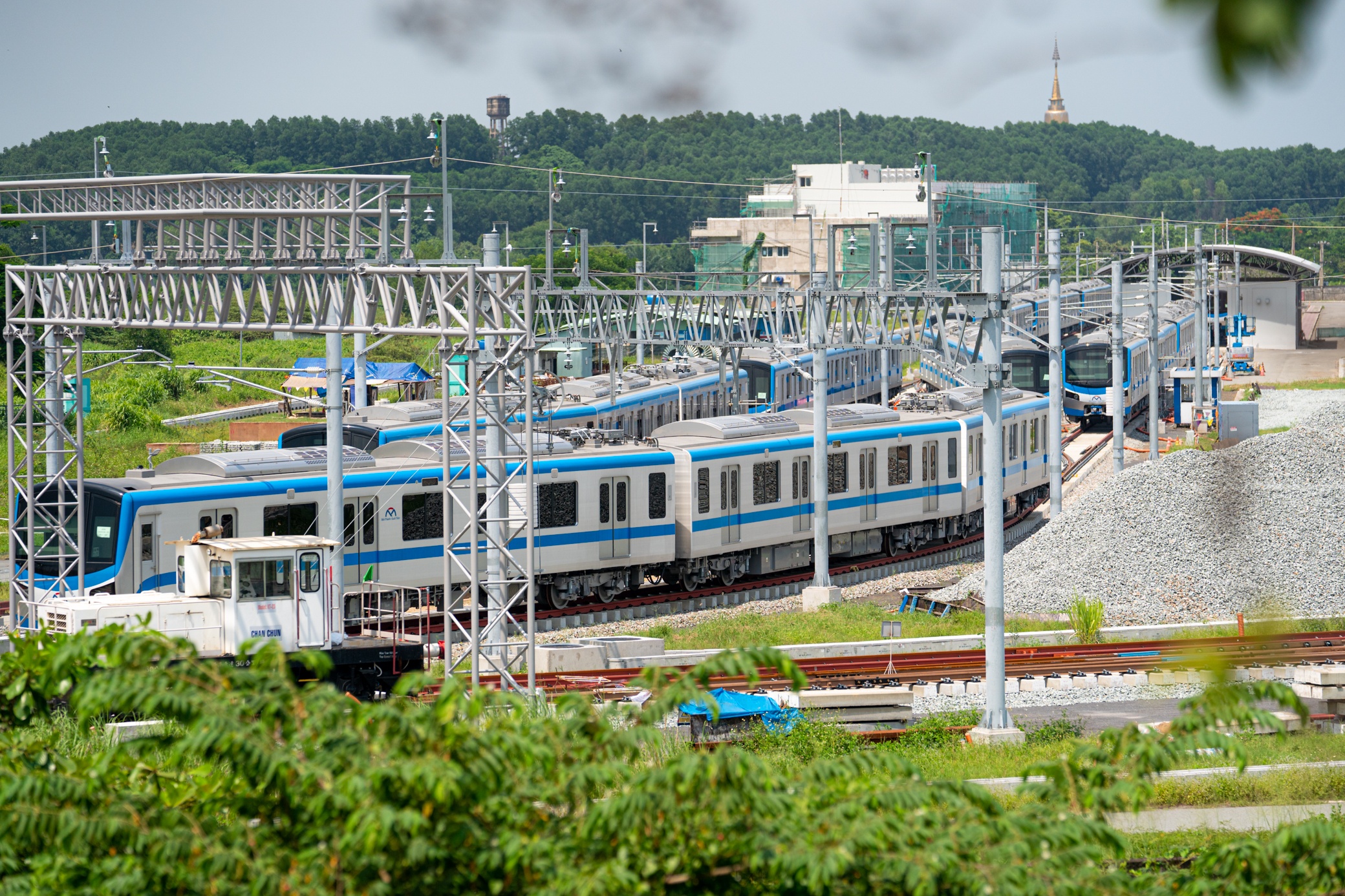 4 bao ve tuc truc ngay dem,  tau metro van bi boi ban anh 2