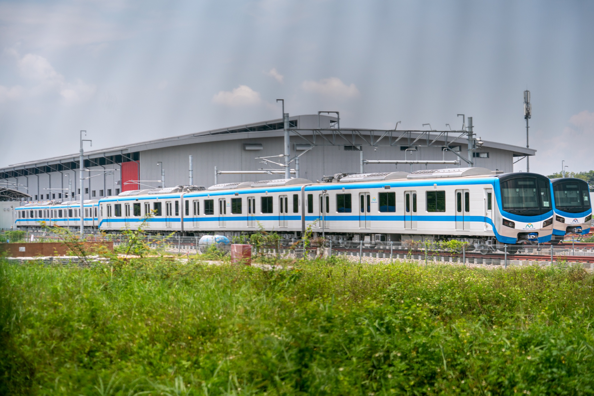 Tau Metro bi ve bay anh 9