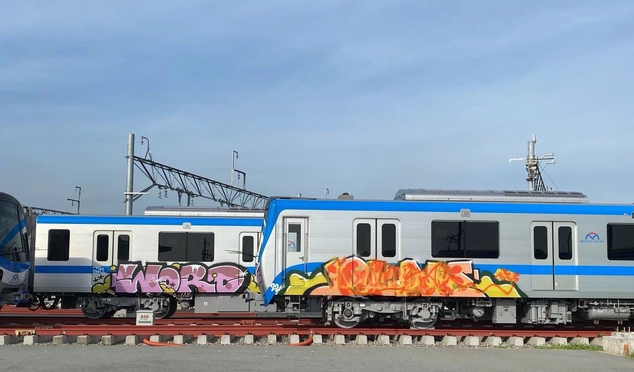 Tau Metro bi ve bay anh 1