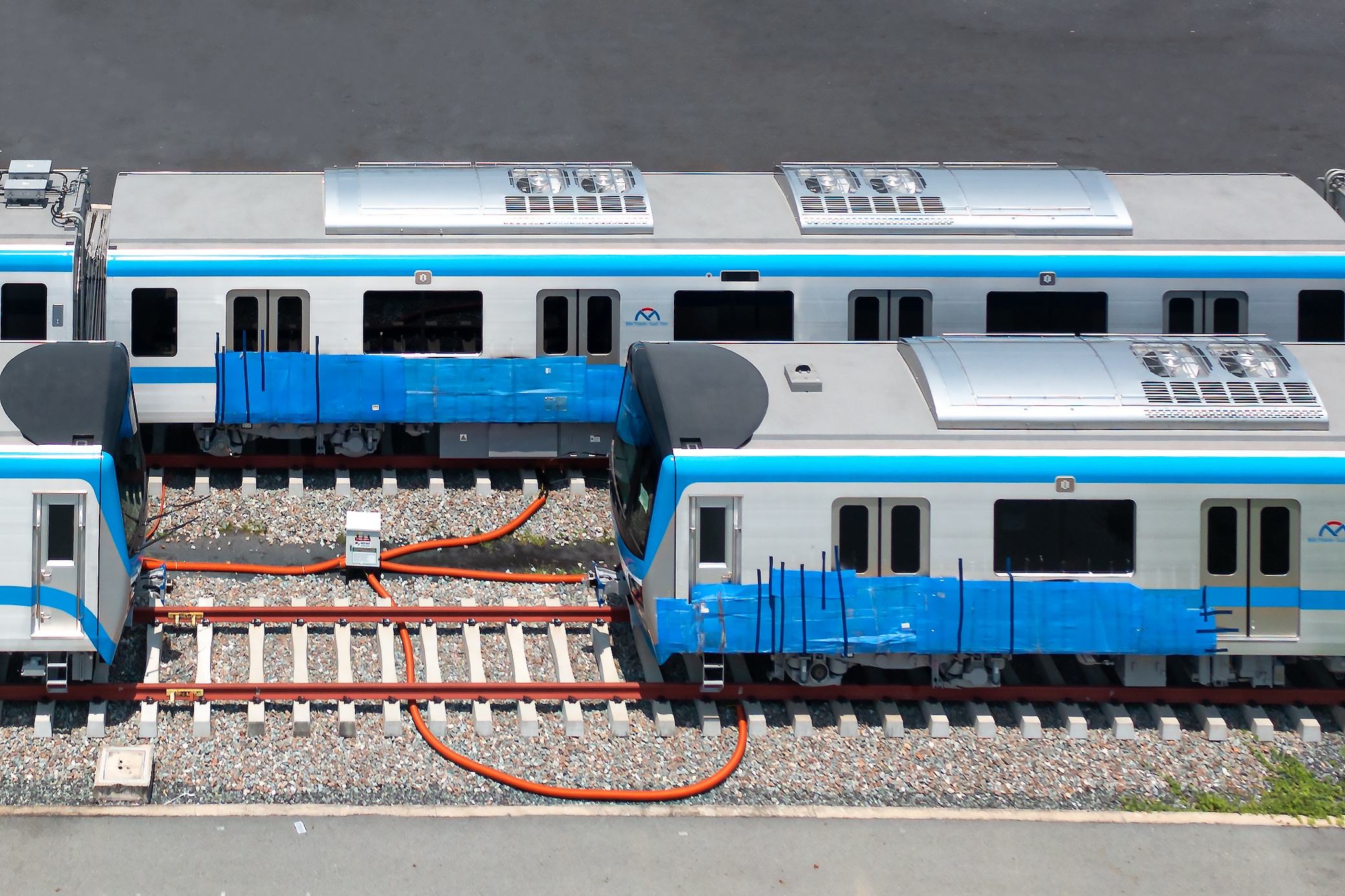 Tau Metro bi ve bay anh 2