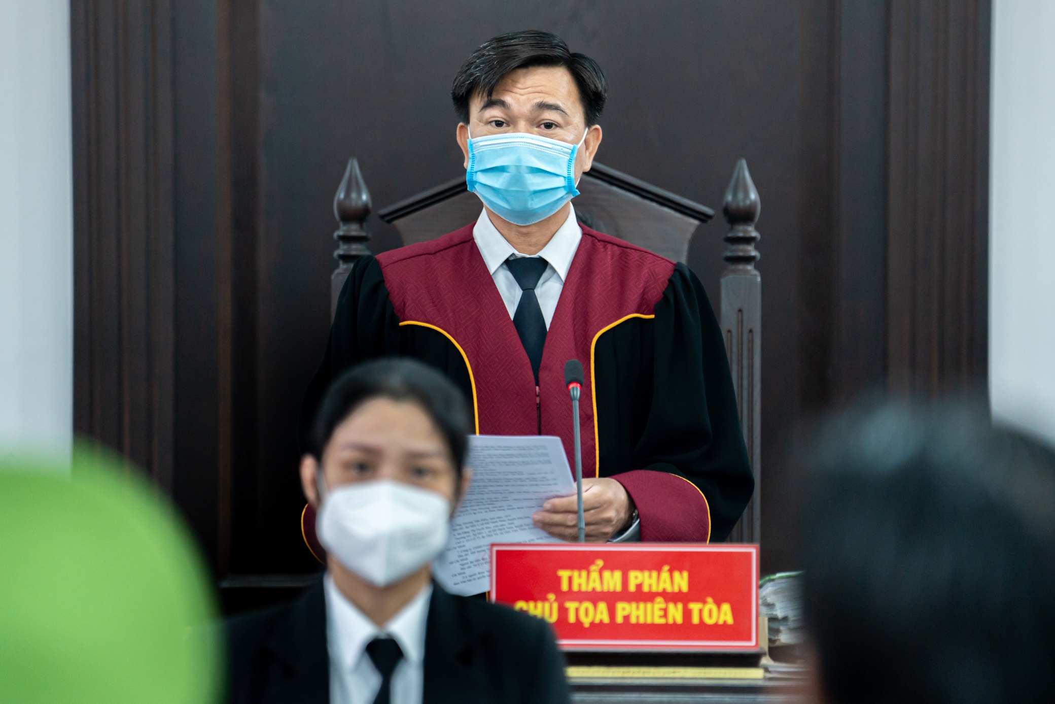 Tai xe Mercedes tong nu tiep vien hang anh 9