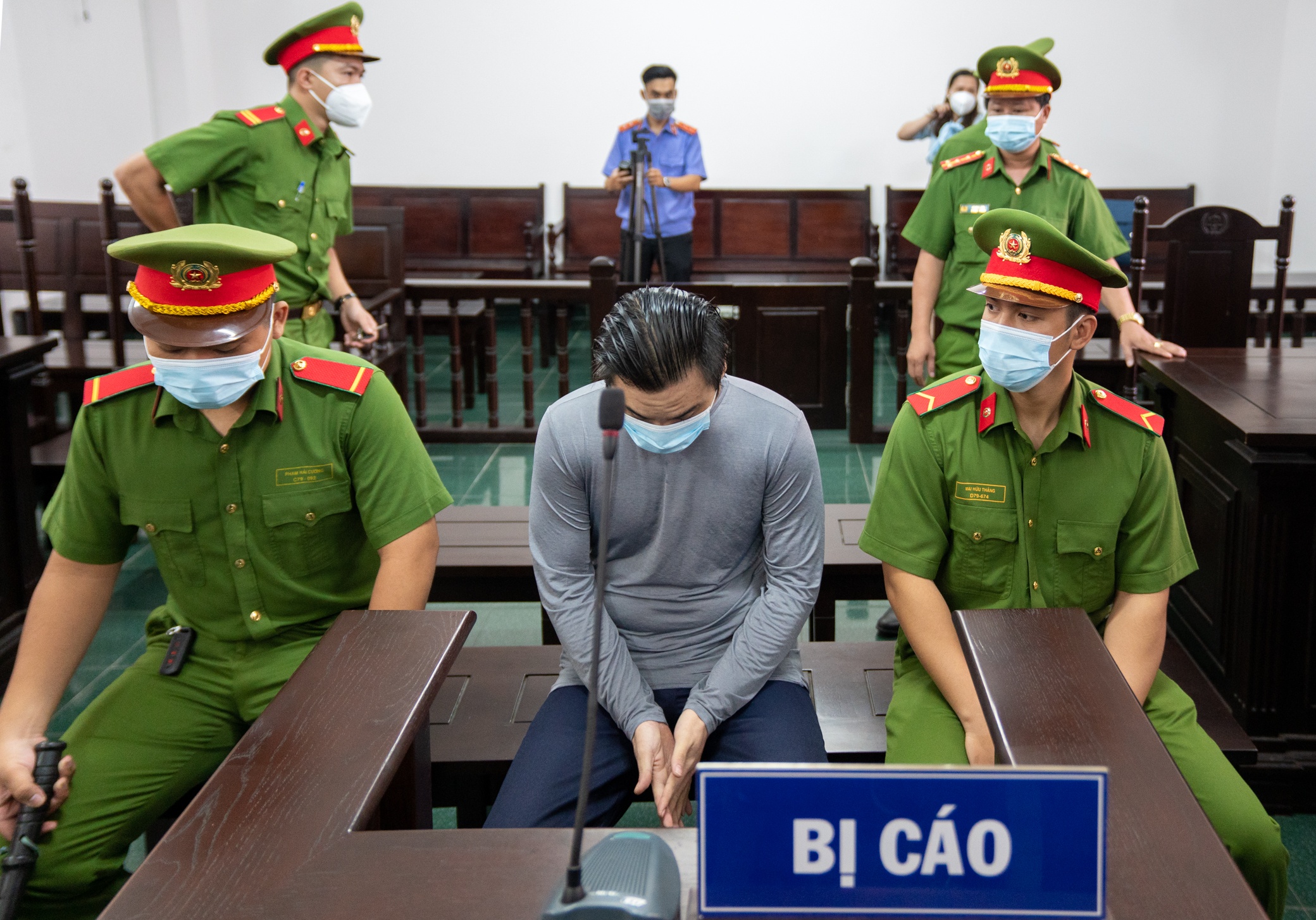 Tai xe xe Mercedes tong tiep vien hang khong anh 5