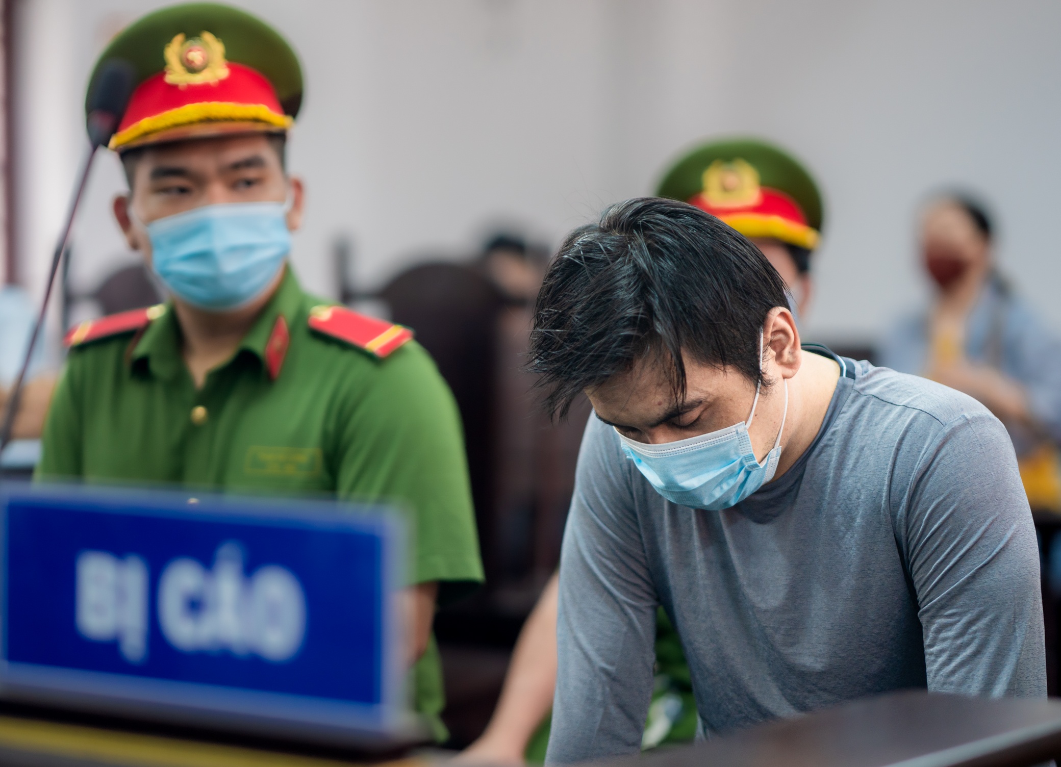 Tai xe Mercedes tong nu tiep vien hang anh 8