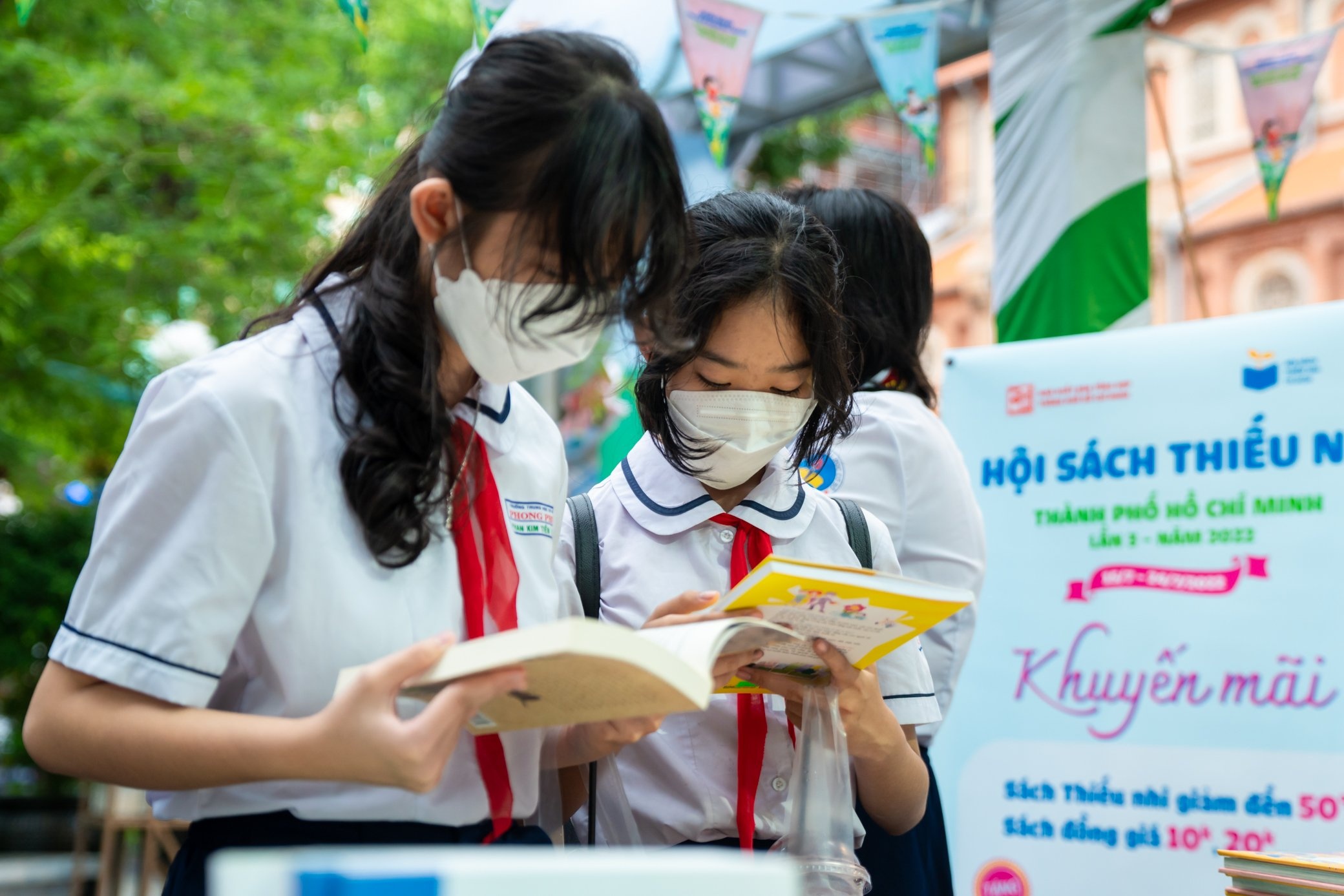 Doanh thu duong sach TP.HCM dat 20,7 ty trong 6 thang dau nam  hinh anh