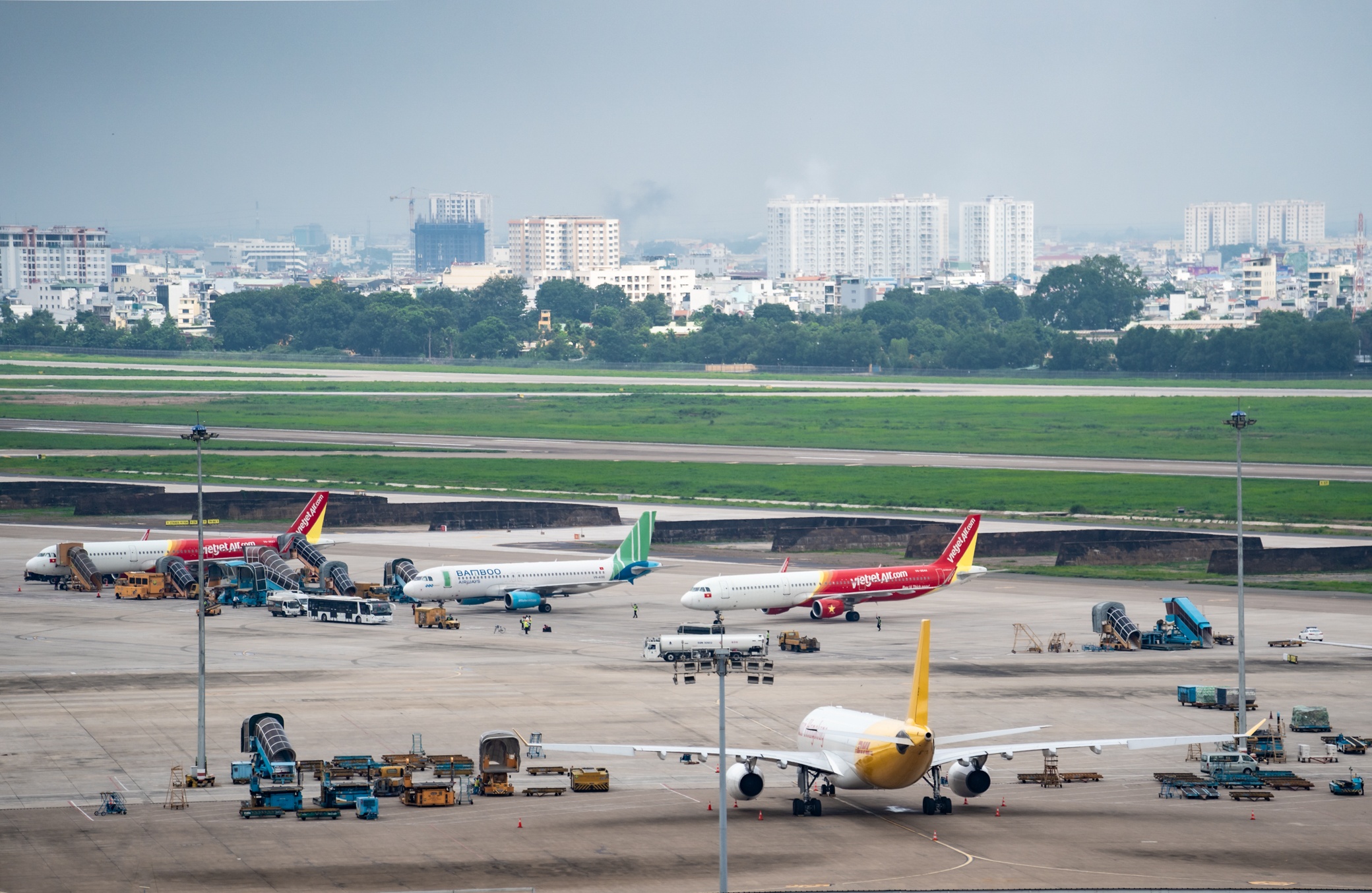 12 u be tong sap bi thao do tai san bay Tan Son Nhat anh 6