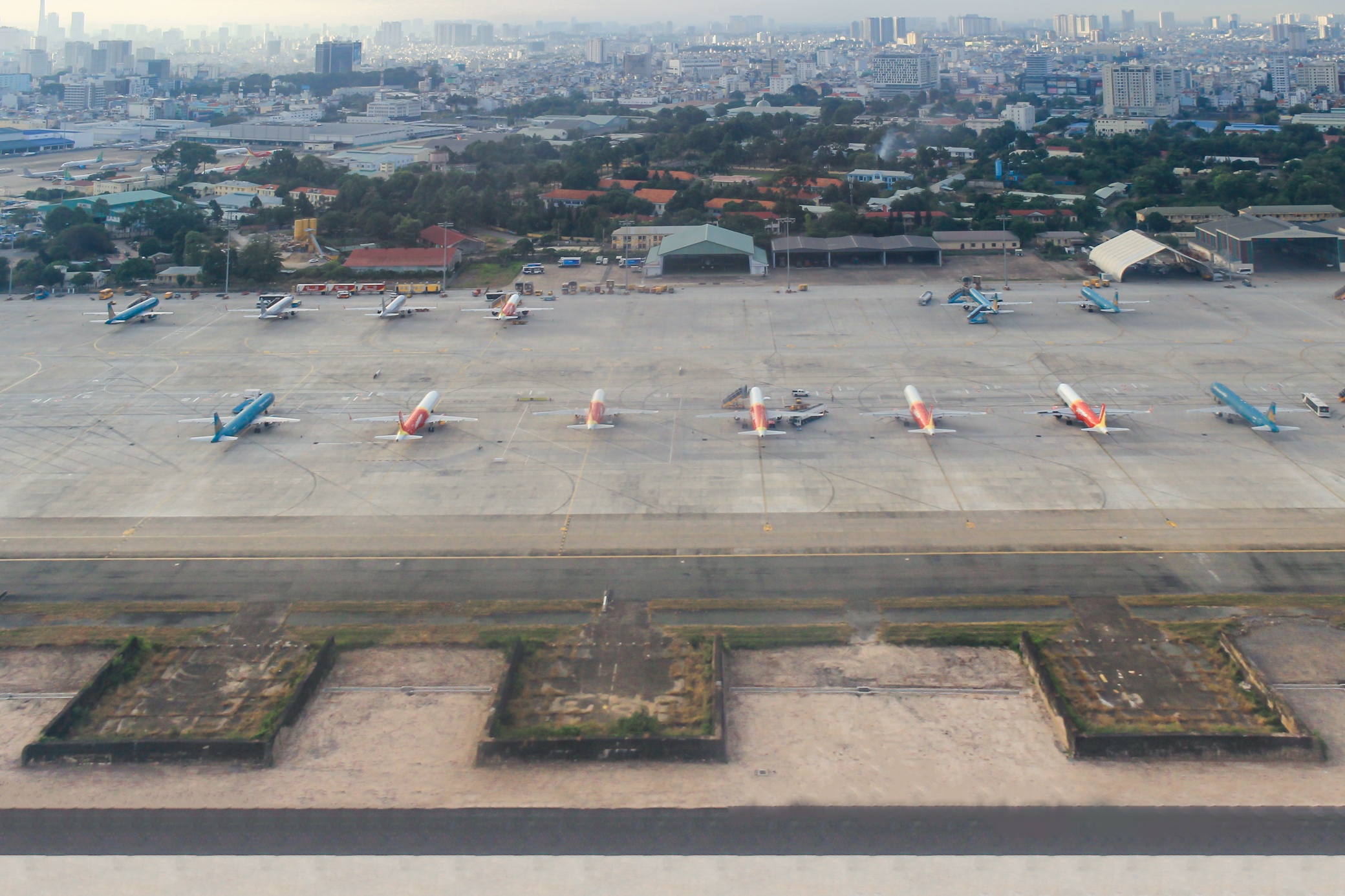 12 u be tong sap bi thao do tai san bay Tan Son Nhat anh 10