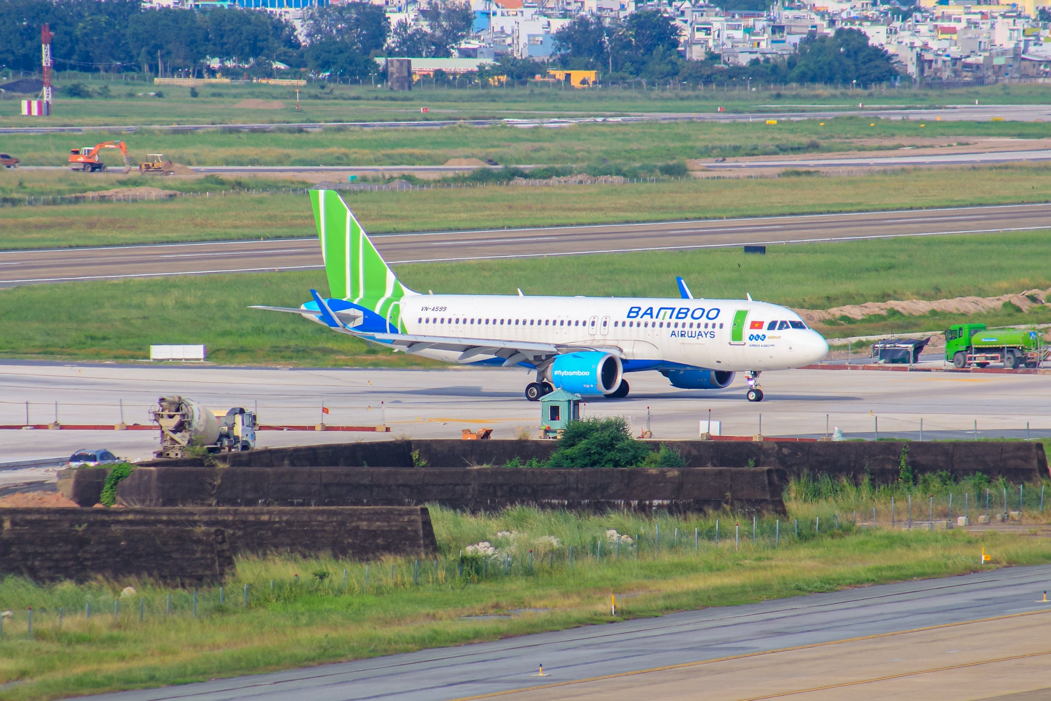 12 u be tong sap bi thao do tai san bay Tan Son Nhat anh 4