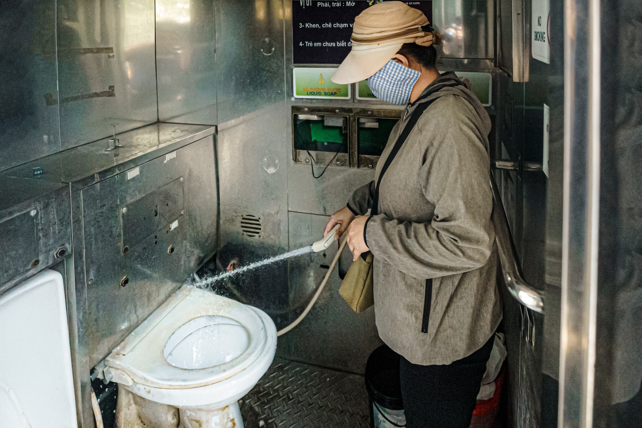 nha ve sinh cong cong anh 5