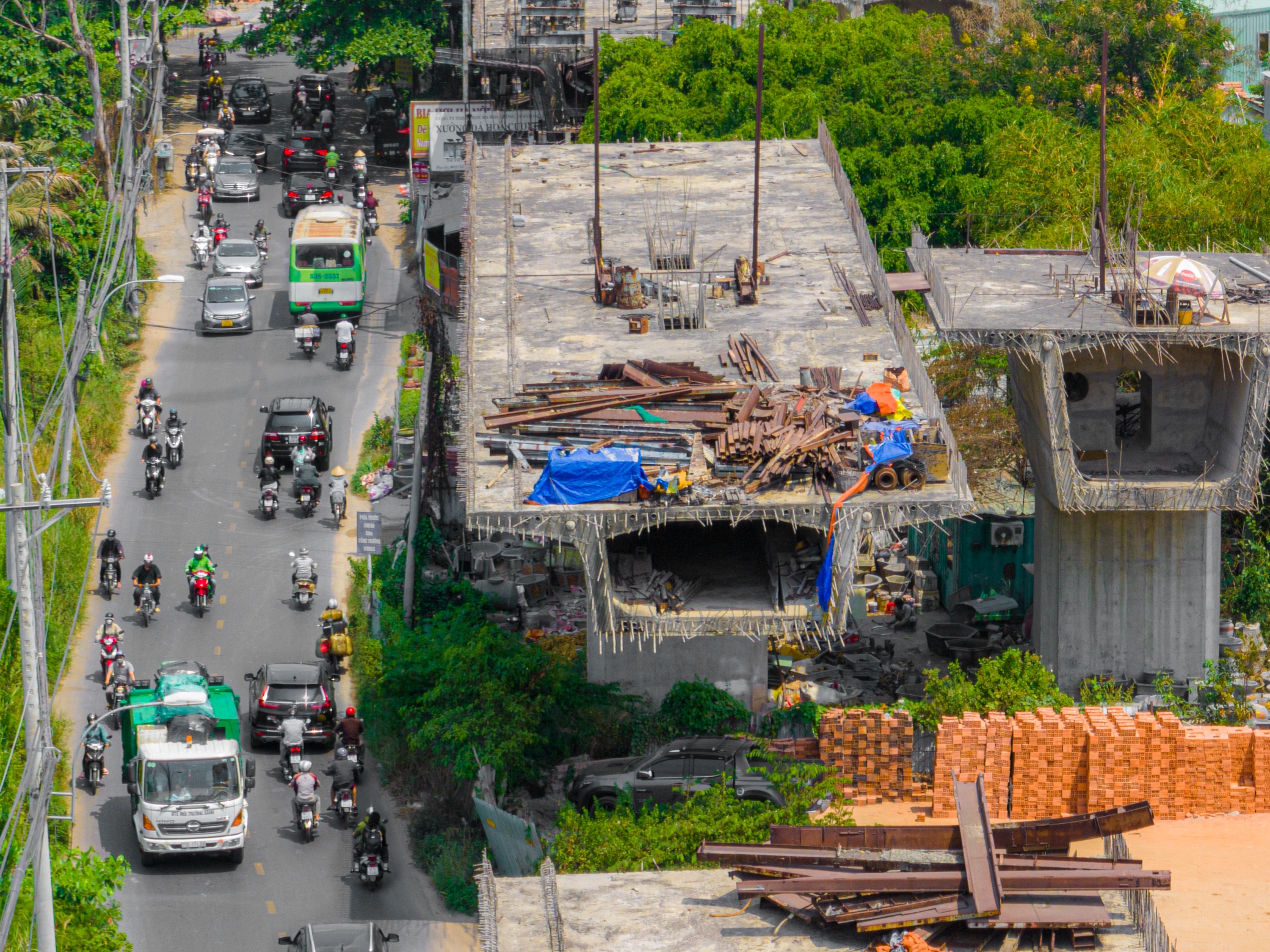 Nhieu cay cau o TP Thu Duc van nam 'tro khung' vi chua co mat bang hinh anh