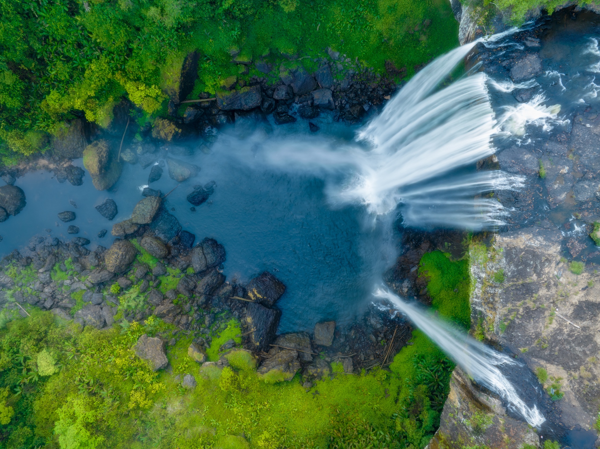 Thac K50 Hung Vi anh 2