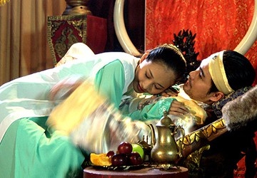 Ngoai tinh noi cung dinh Viet anh 2