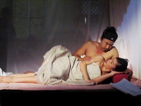 Ngoai tinh chon hoang cung, ai phi bi day ai nang thieu den chet hinh anh