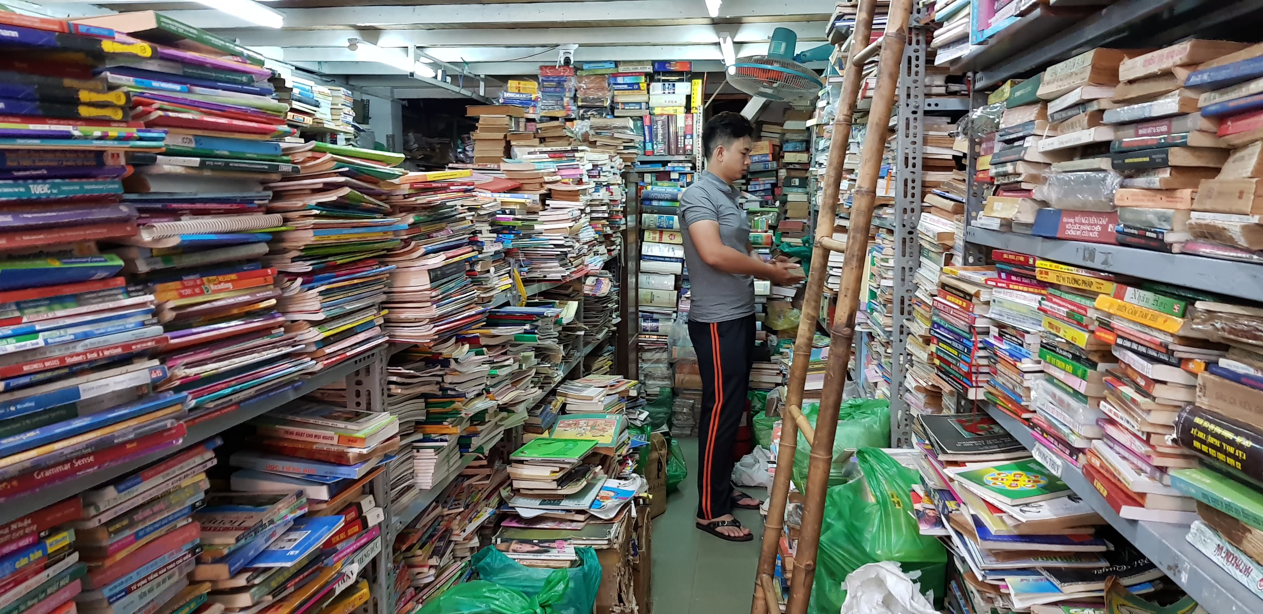 Sach cu Sai Gon anh 1