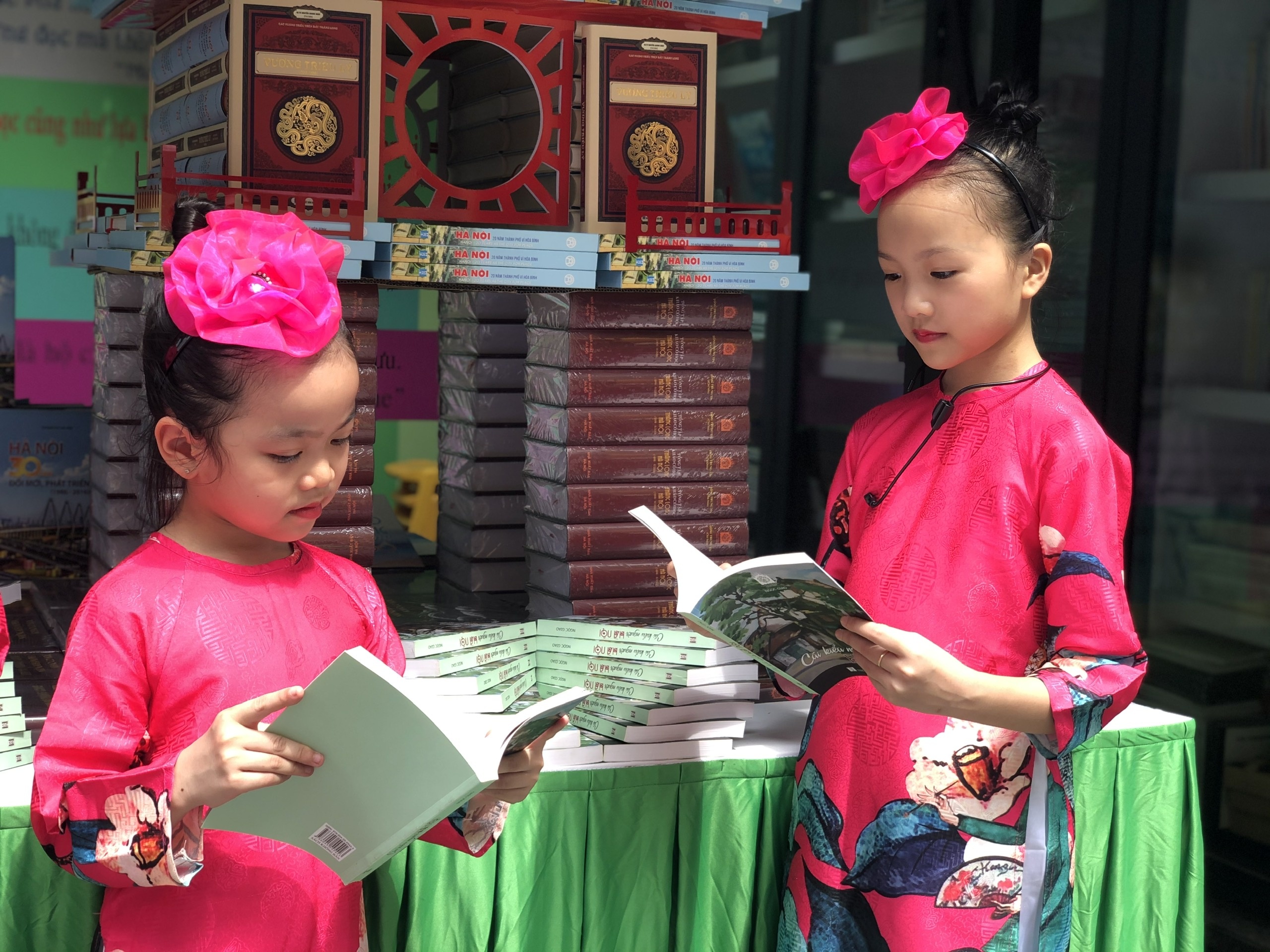 Thi truong sach thieu nhi ngay cang soi dong hinh anh