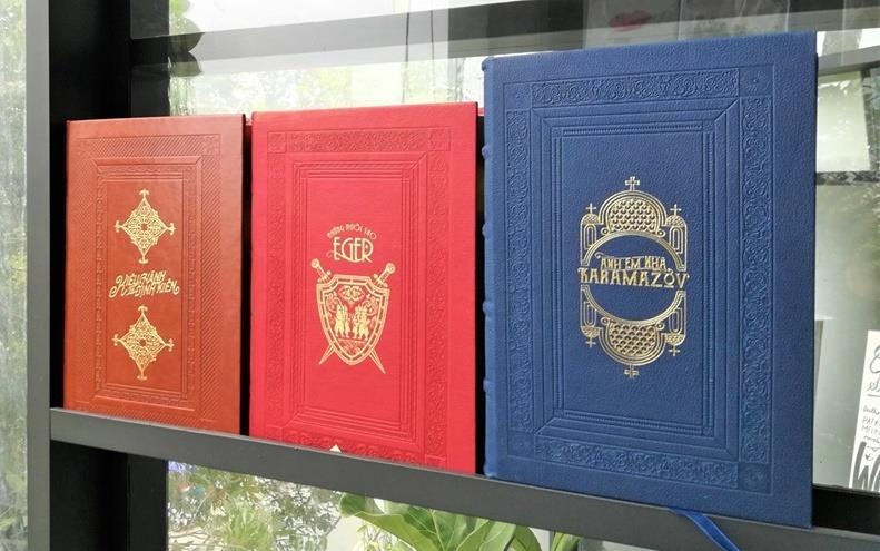 Sach ban dac biet, mot thu choi sang hinh anh