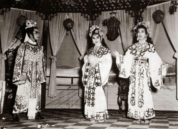 Kim Tu Long co nhung vai de doi la do Phung Ha truyen nghe hinh anh